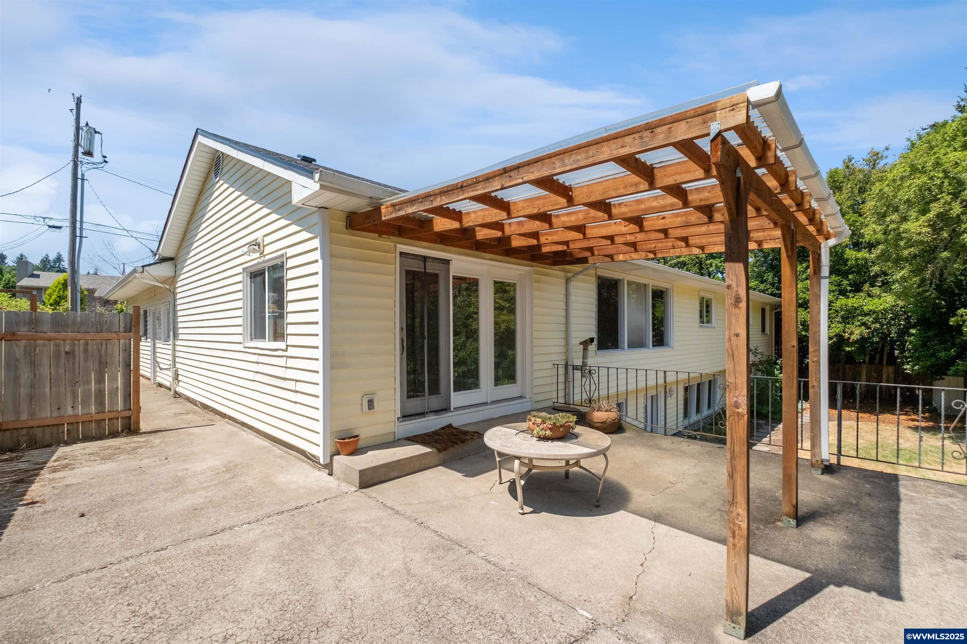 Salem, Oregon 97304, United States, 6 Bedrooms Bedrooms, ,3 BathroomsBathrooms,Residential,Active,168320