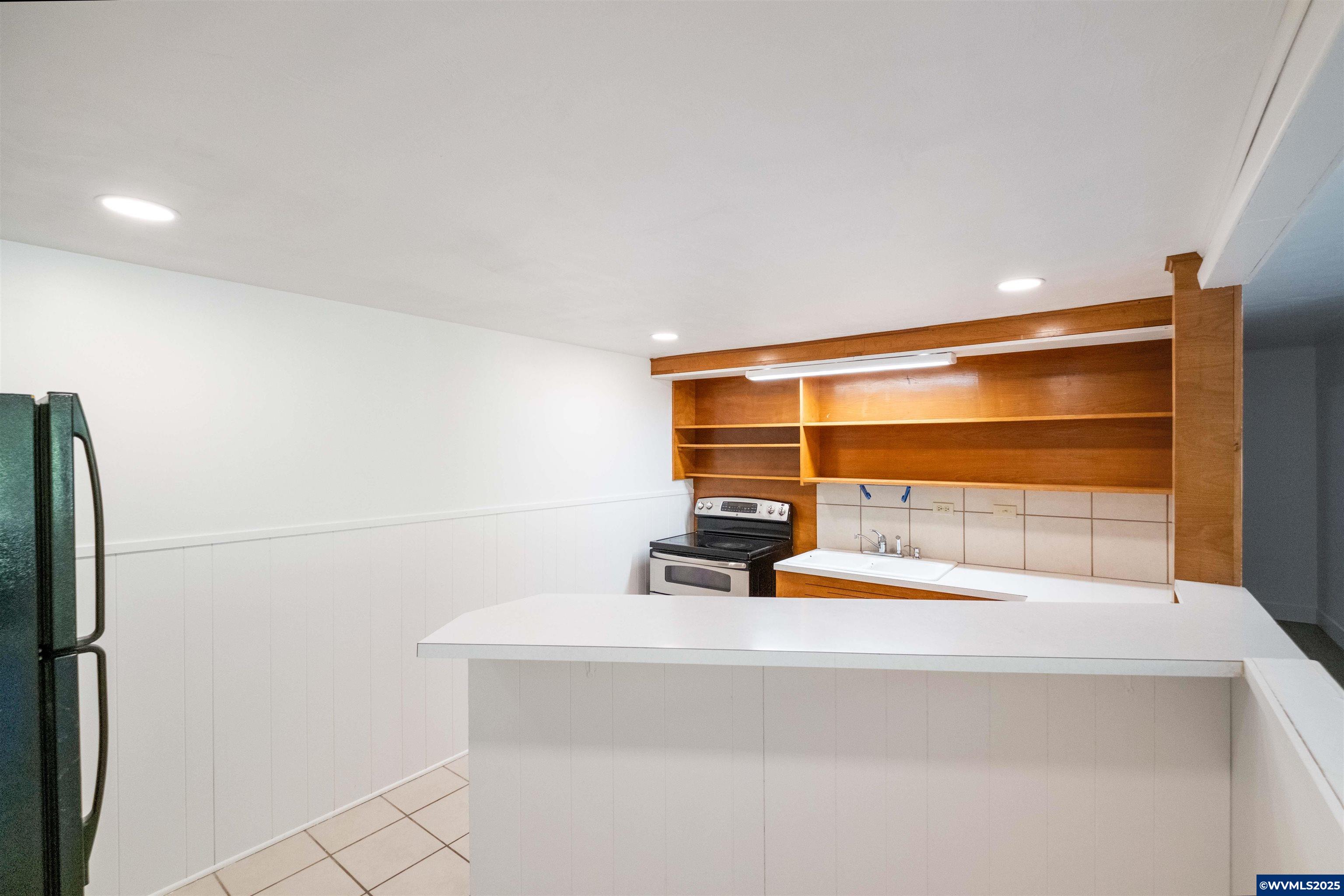 Salem, Oregon 97304, United States, 6 Bedrooms Bedrooms, ,3 BathroomsBathrooms,Residential,Active,168320