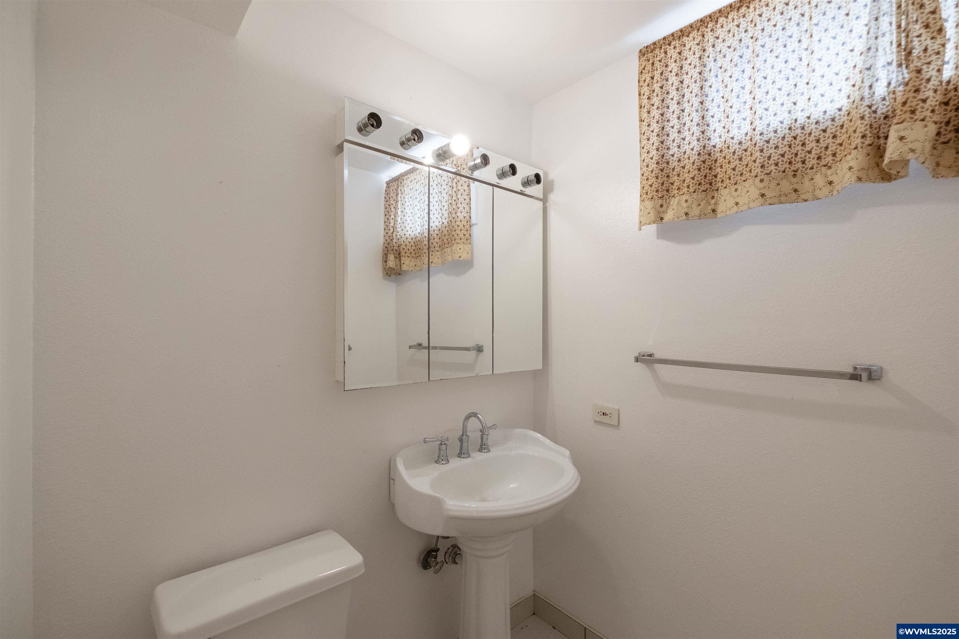 Salem, Oregon 97304, United States, 6 Bedrooms Bedrooms, ,3 BathroomsBathrooms,Residential,Active,168320