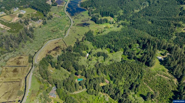 68711 DIXIE RD, NORTH BEND, OR 97459 - Image d1e4afbebad1ec876fed9502ea5f1309/759594340