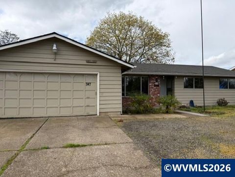 747 49th Av SE Salem OR 97317