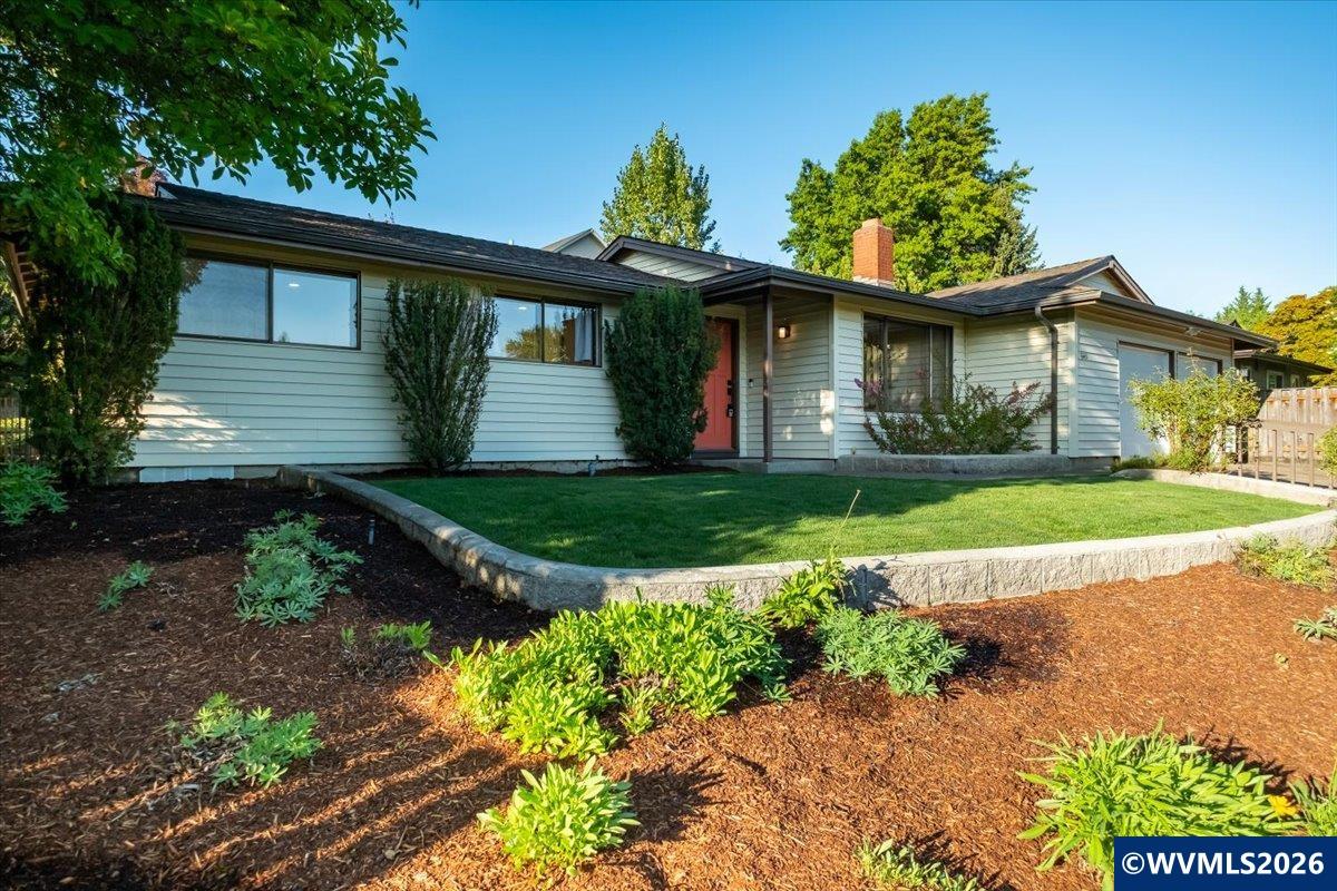 643 NW Survista Av