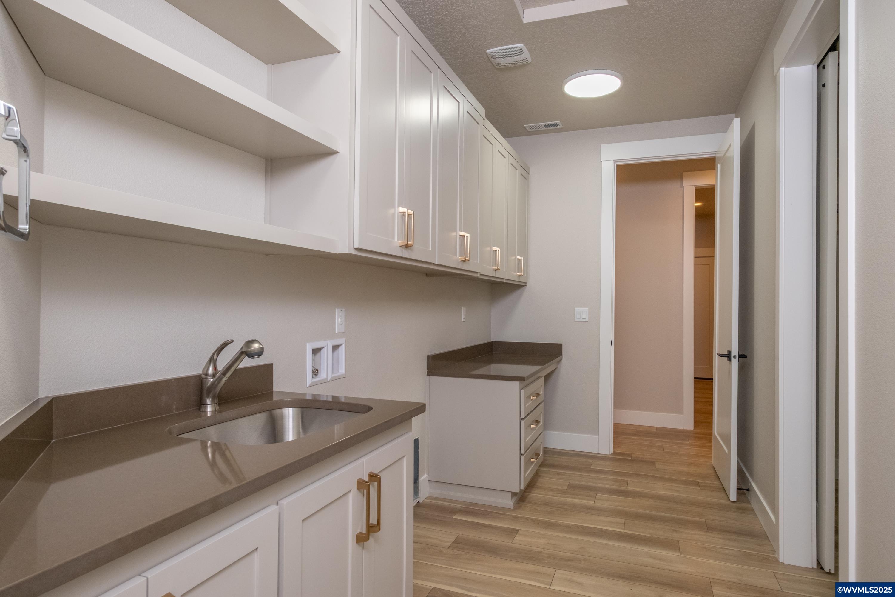 Turner, Oregon 97392, United States, 3 Bedrooms Bedrooms, ,3 BathroomsBathrooms,Residential,Active,35002