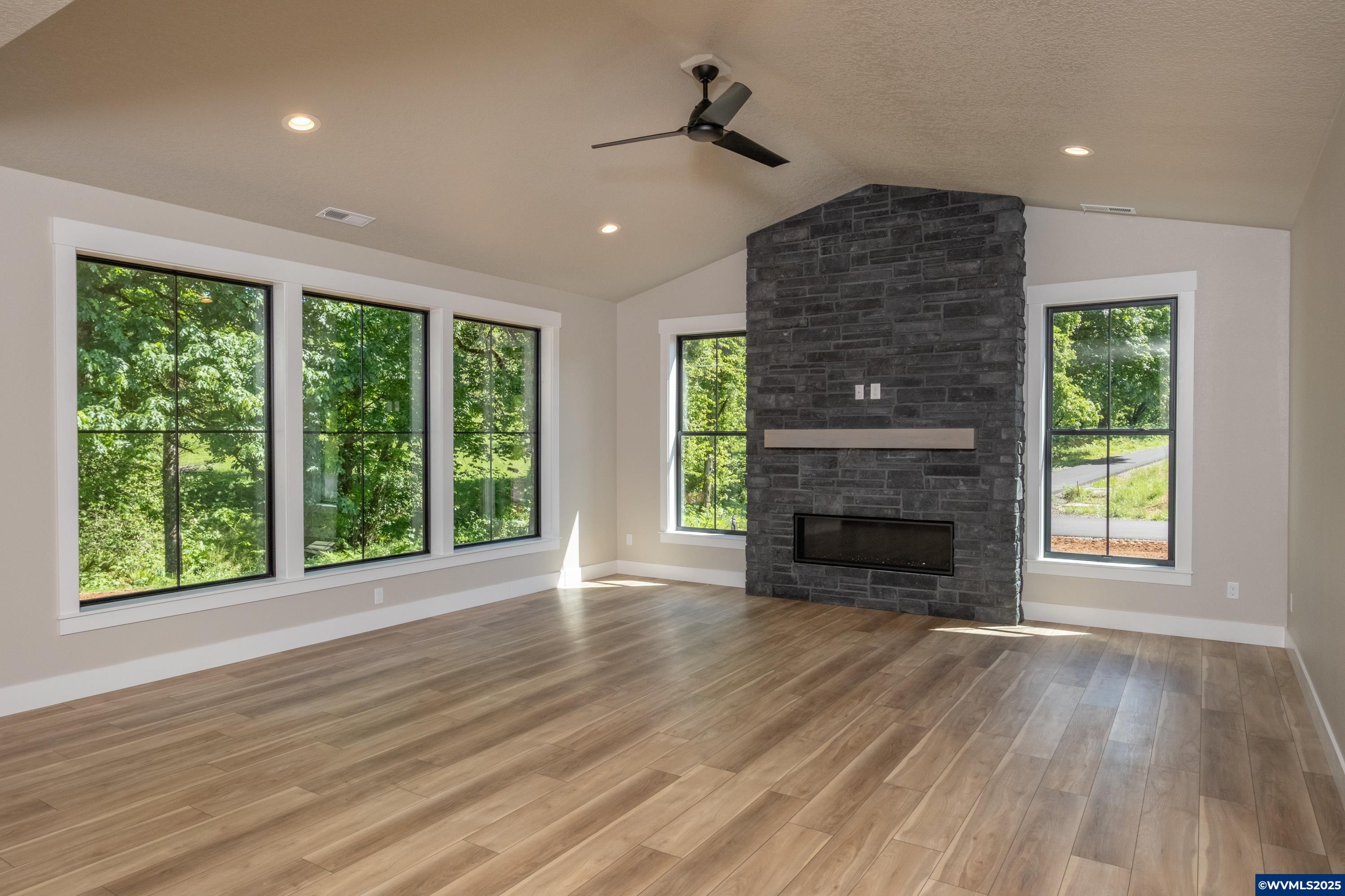 Turner, Oregon 97392, United States, 3 Bedrooms Bedrooms, ,3 BathroomsBathrooms,Residential,Active,35002