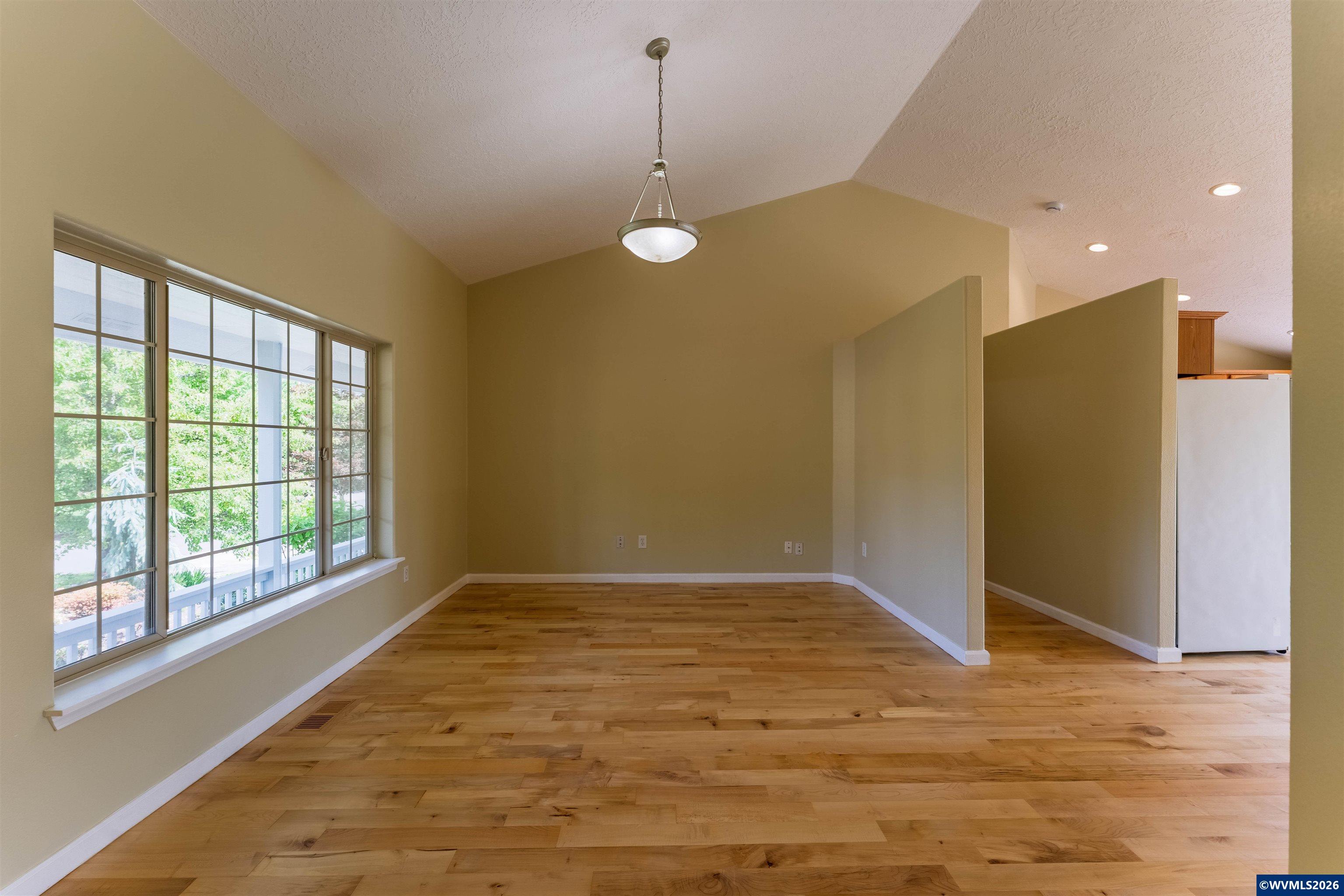 2190 NW Cluster Oak Av