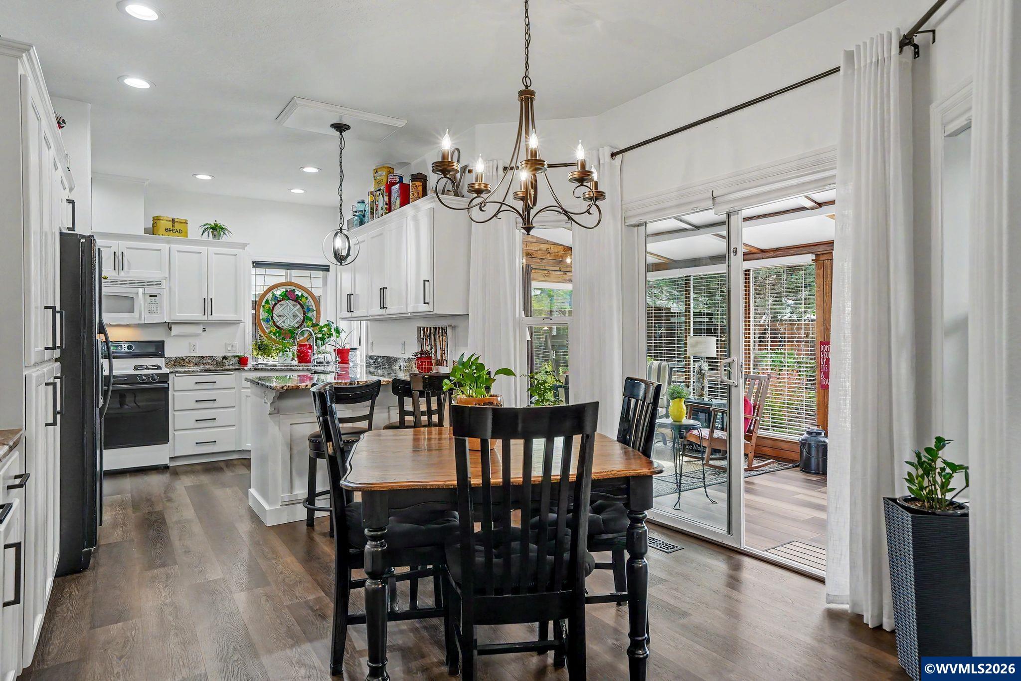 1825 Bentley St