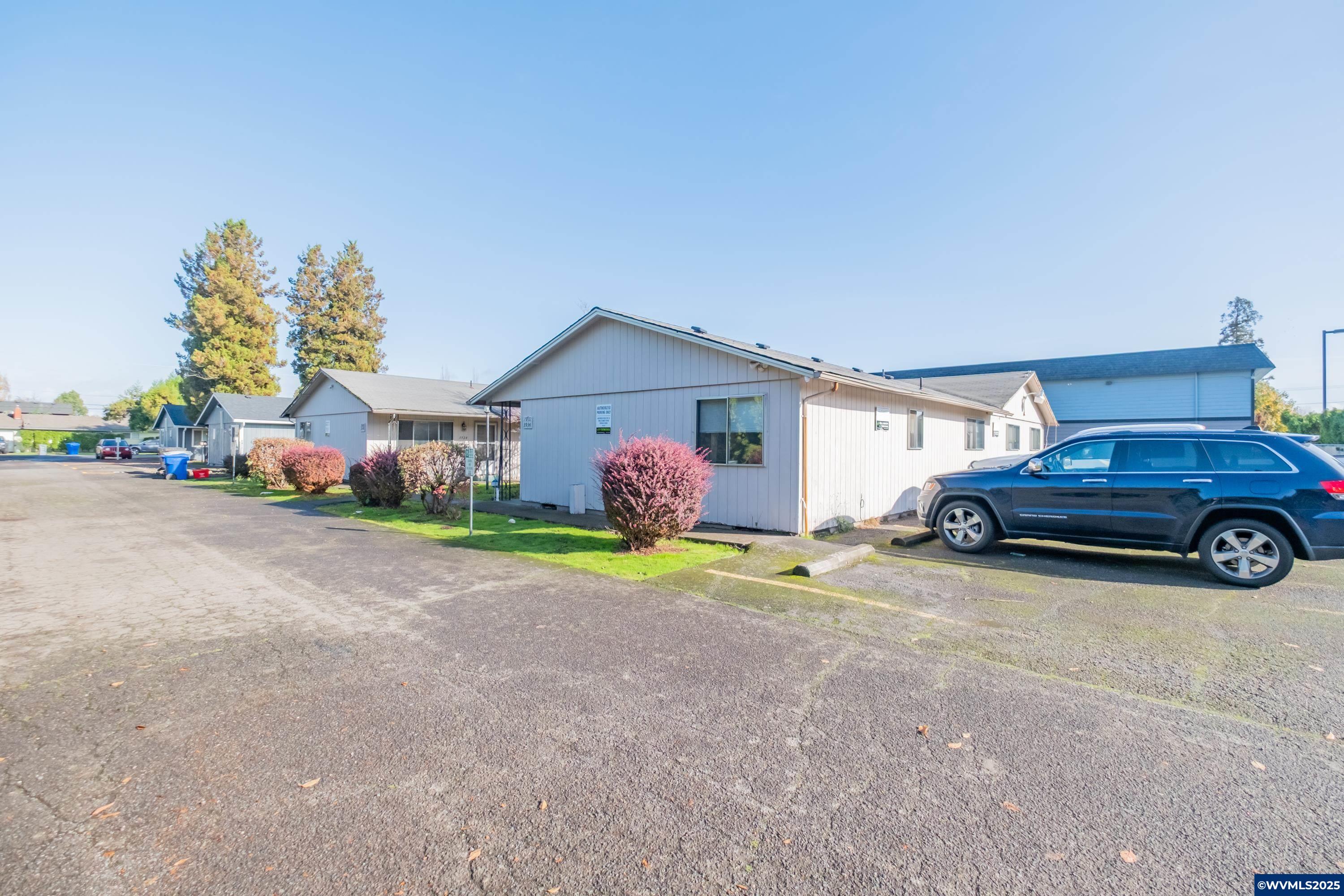 Salem, Oregon 97301, United States, 8 Bedrooms Bedrooms, ,4 BathroomsBathrooms,Residential,Active,242495