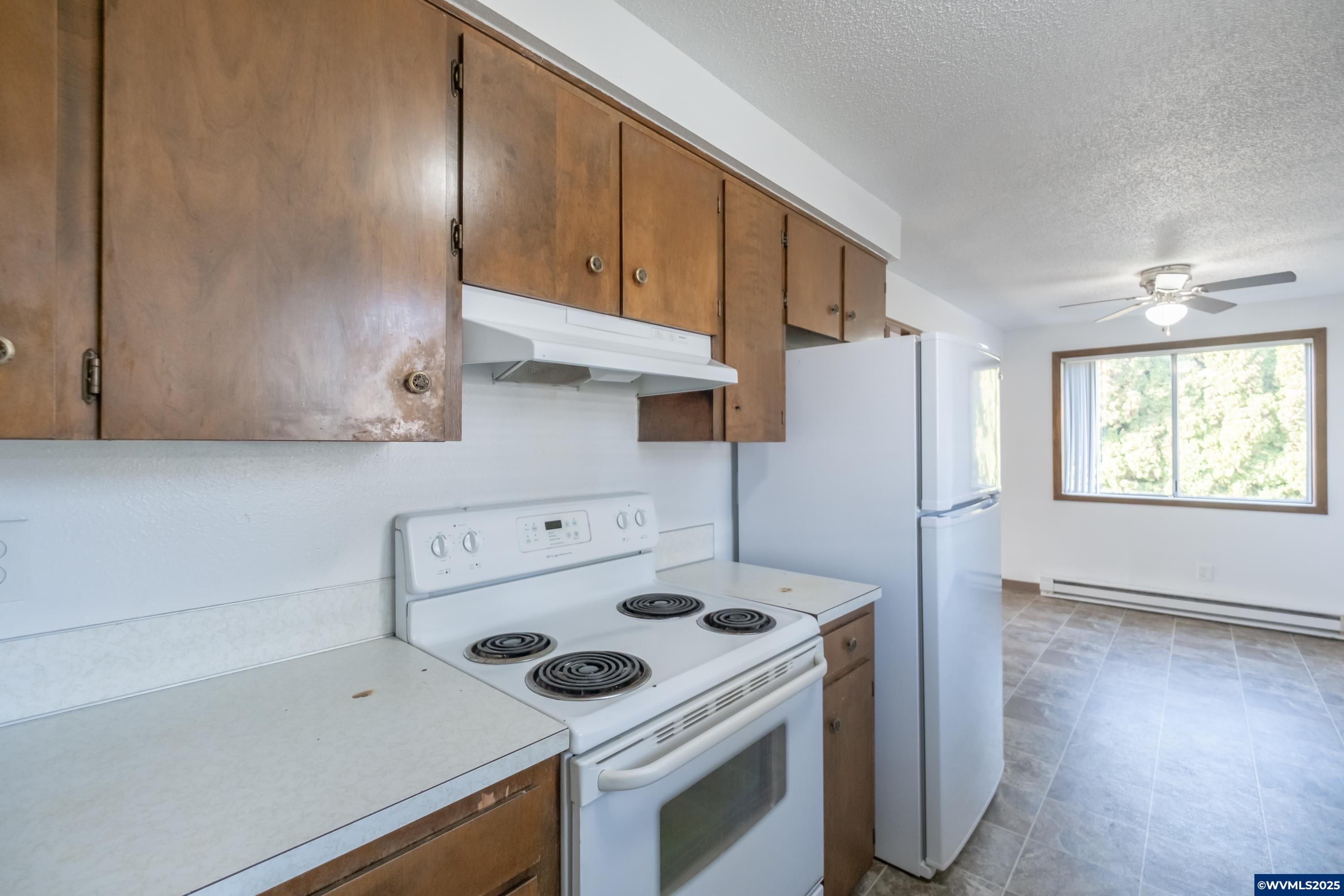 Salem, Oregon 97301, United States, 8 Bedrooms Bedrooms, ,4 BathroomsBathrooms,Residential,Active,242495