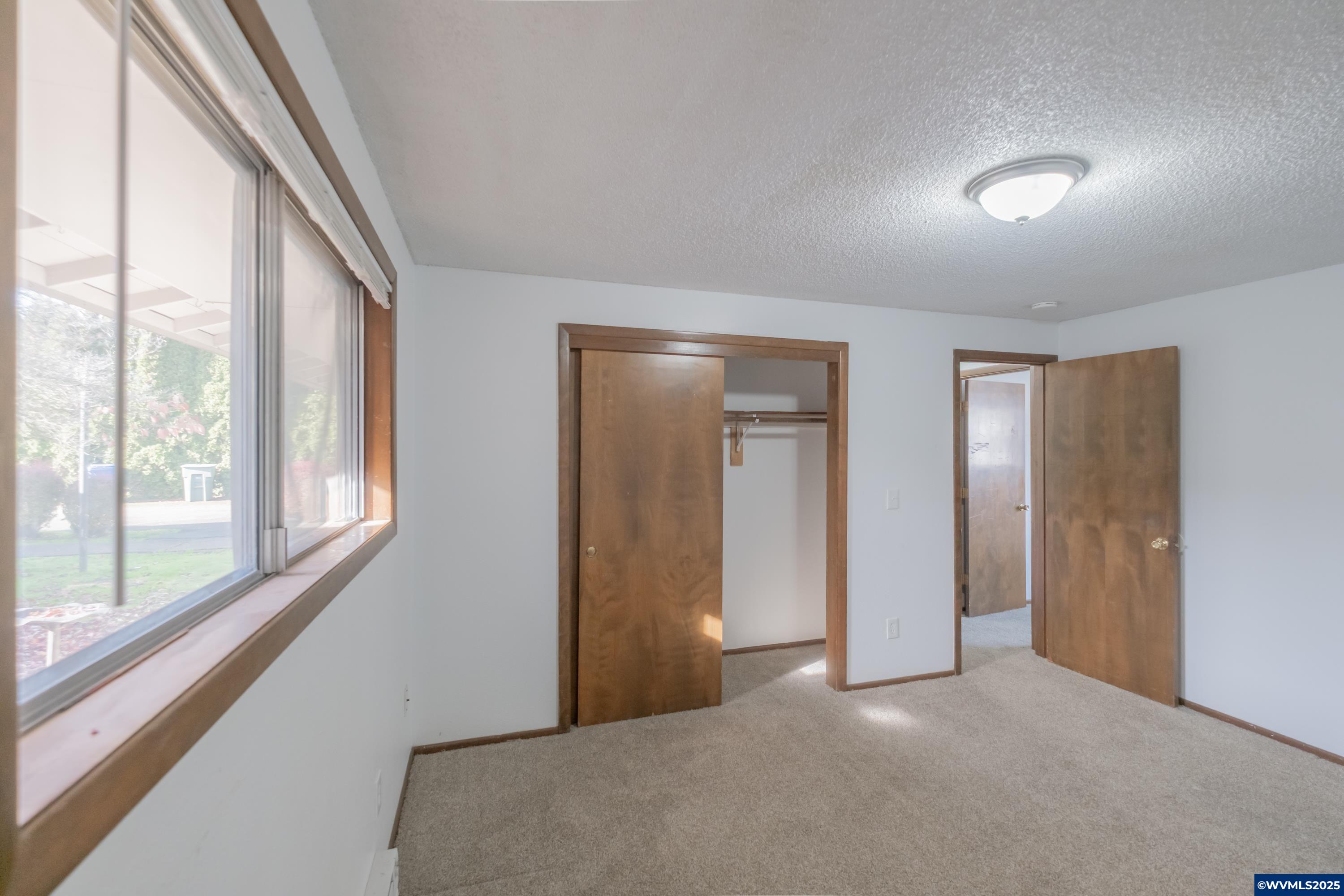 Salem, Oregon 97301, United States, 8 Bedrooms Bedrooms, ,4 BathroomsBathrooms,Residential,Active,242495