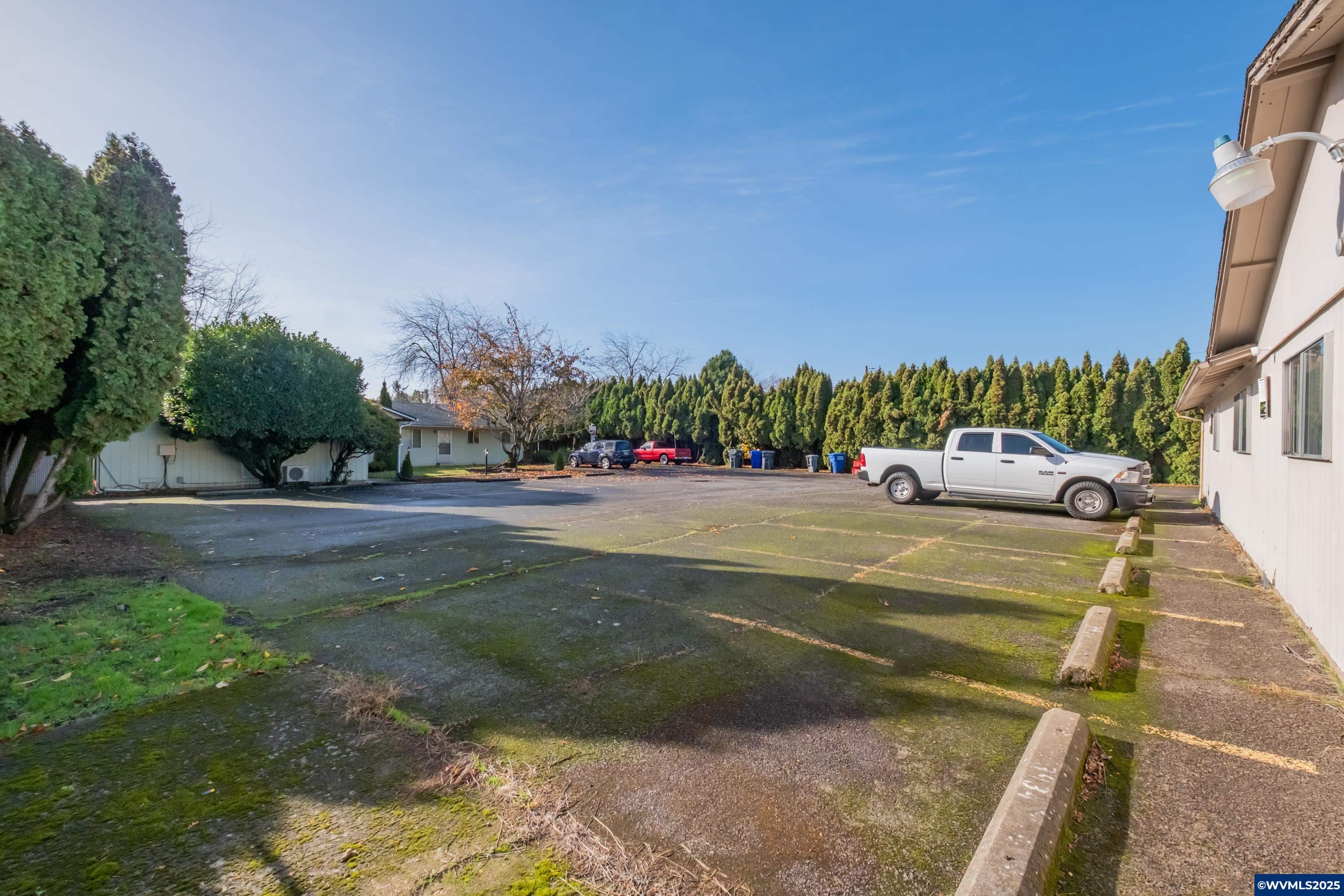 Salem, Oregon 97301, United States, 8 Bedrooms Bedrooms, ,4 BathroomsBathrooms,Residential,Active,242495