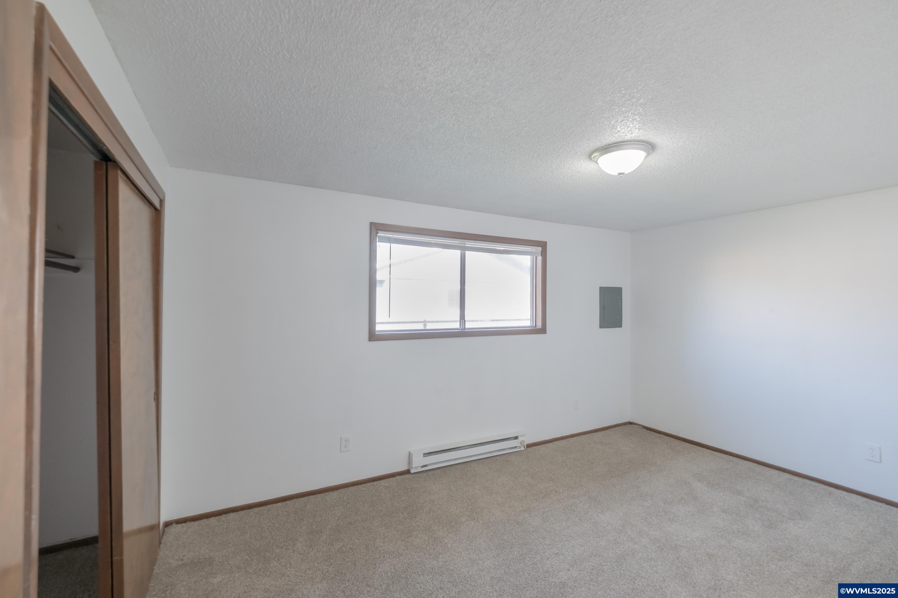 Salem, Oregon 97301, United States, 8 Bedrooms Bedrooms, ,4 BathroomsBathrooms,Residential,Active,242495