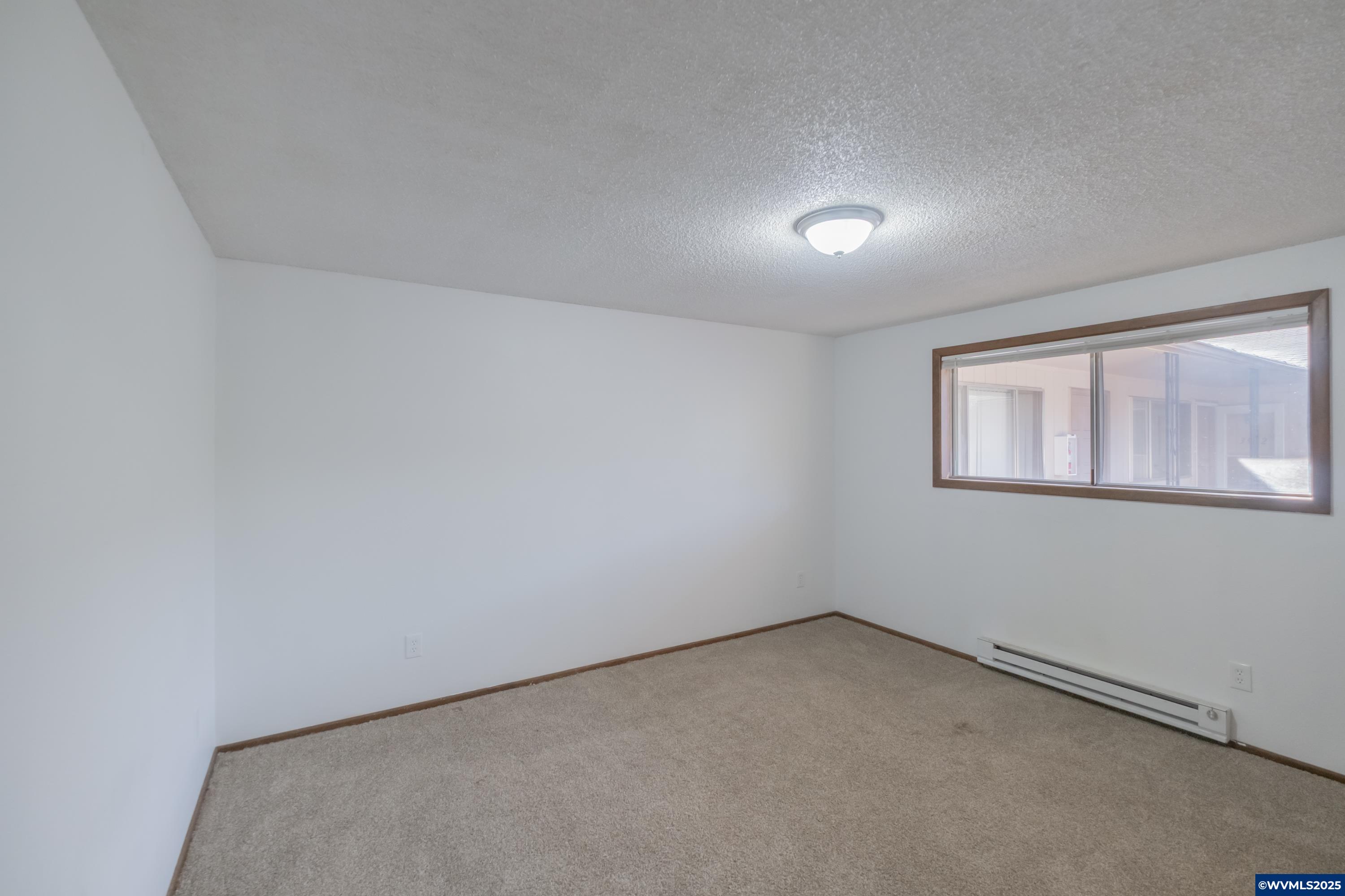 Salem, Oregon 97301, United States, 8 Bedrooms Bedrooms, ,4 BathroomsBathrooms,Residential,Active,242495