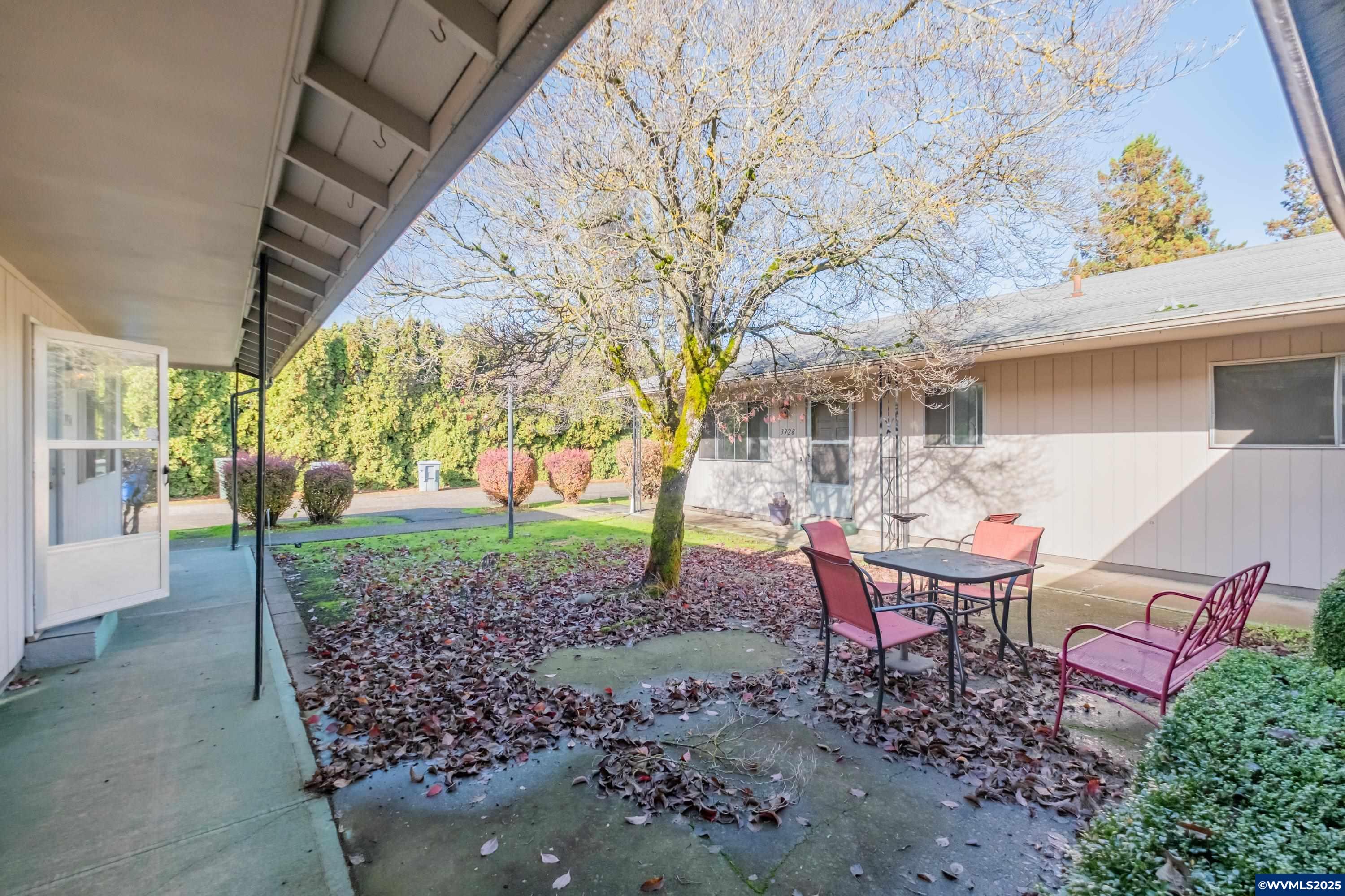 Salem, Oregon 97301, United States, 8 Bedrooms Bedrooms, ,4 BathroomsBathrooms,Residential,Active,242495