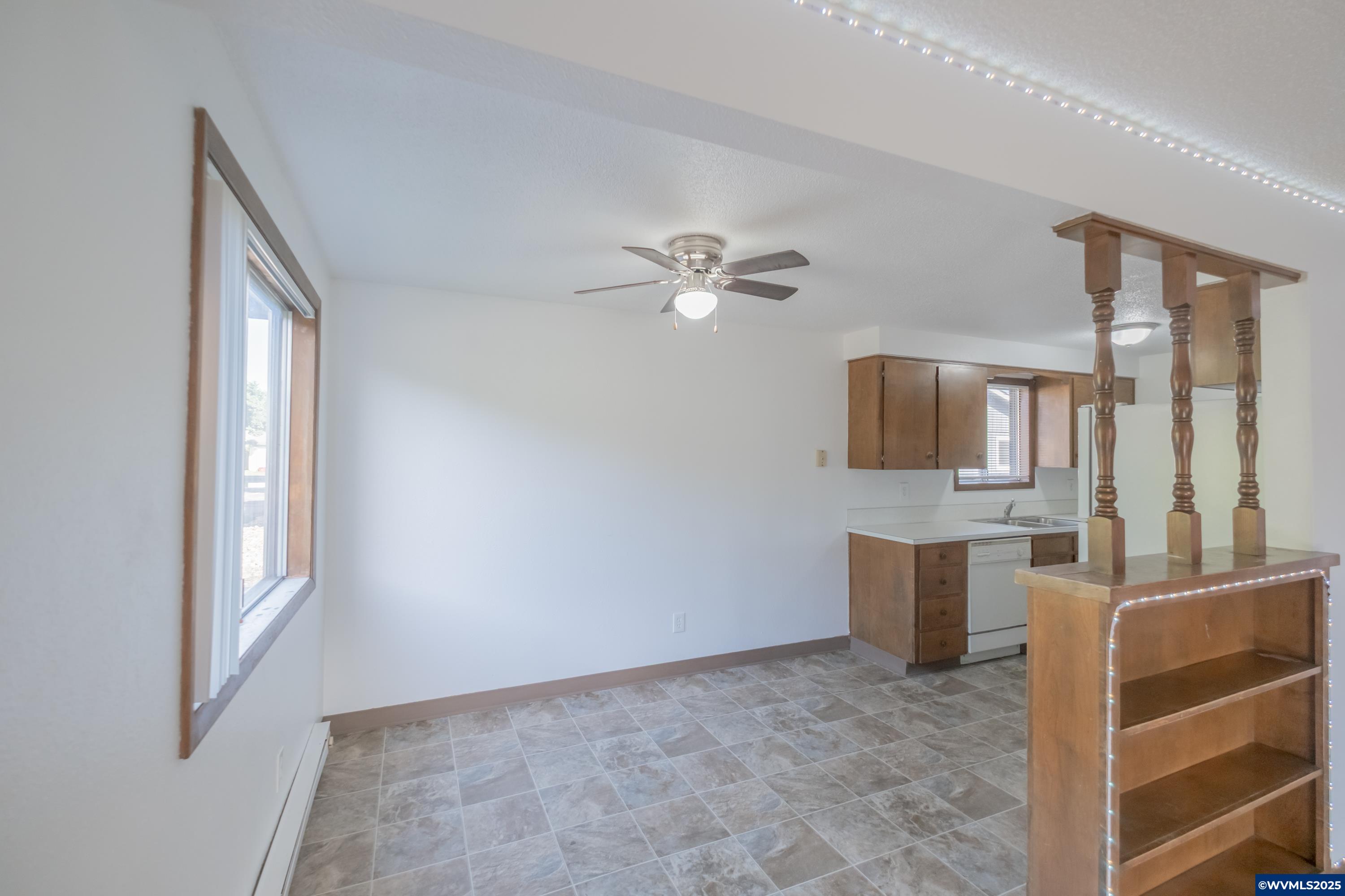 Salem, Oregon 97301, United States, 8 Bedrooms Bedrooms, ,4 BathroomsBathrooms,Residential,Active,242495