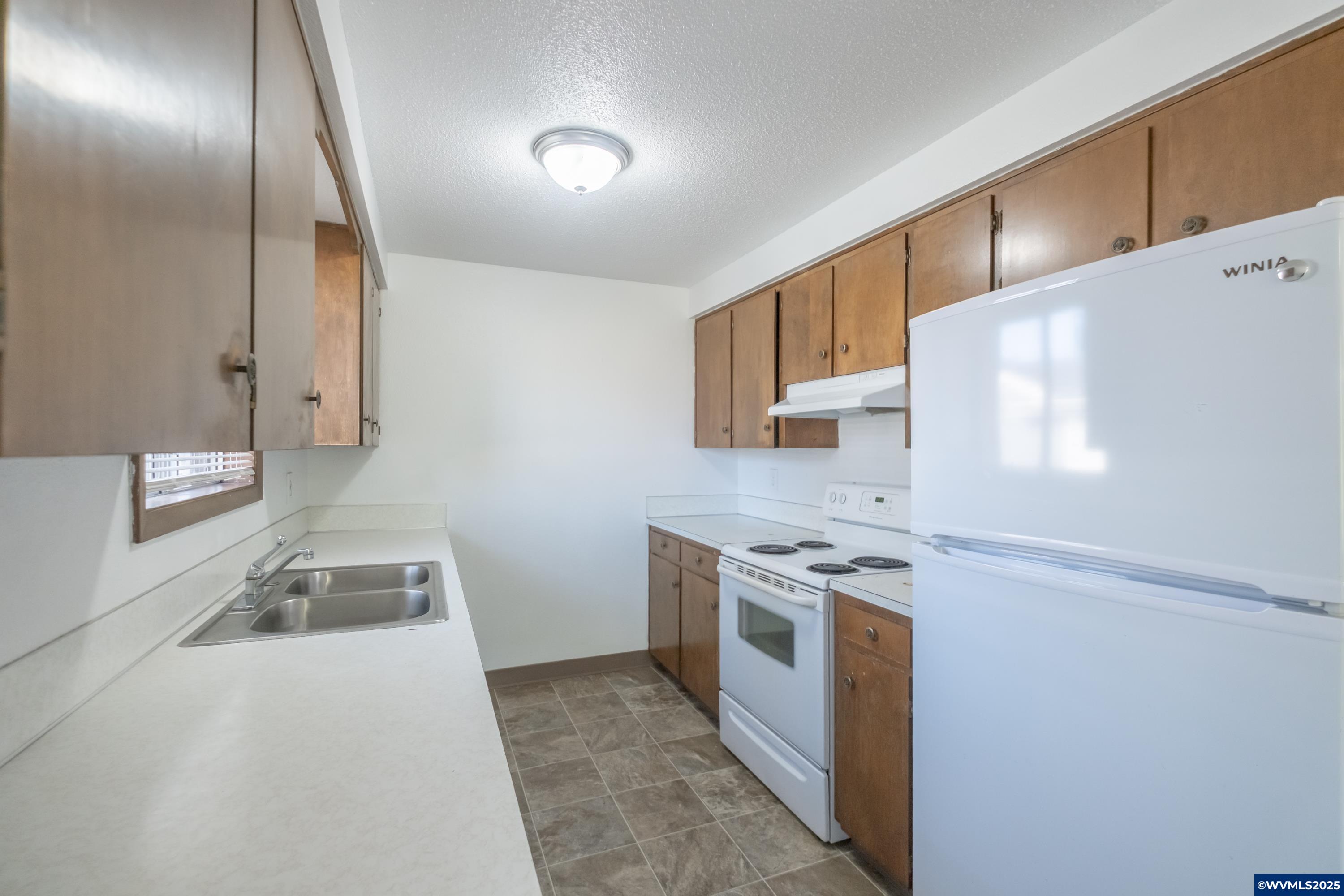 Salem, Oregon 97301, United States, 8 Bedrooms Bedrooms, ,4 BathroomsBathrooms,Residential,Active,242495