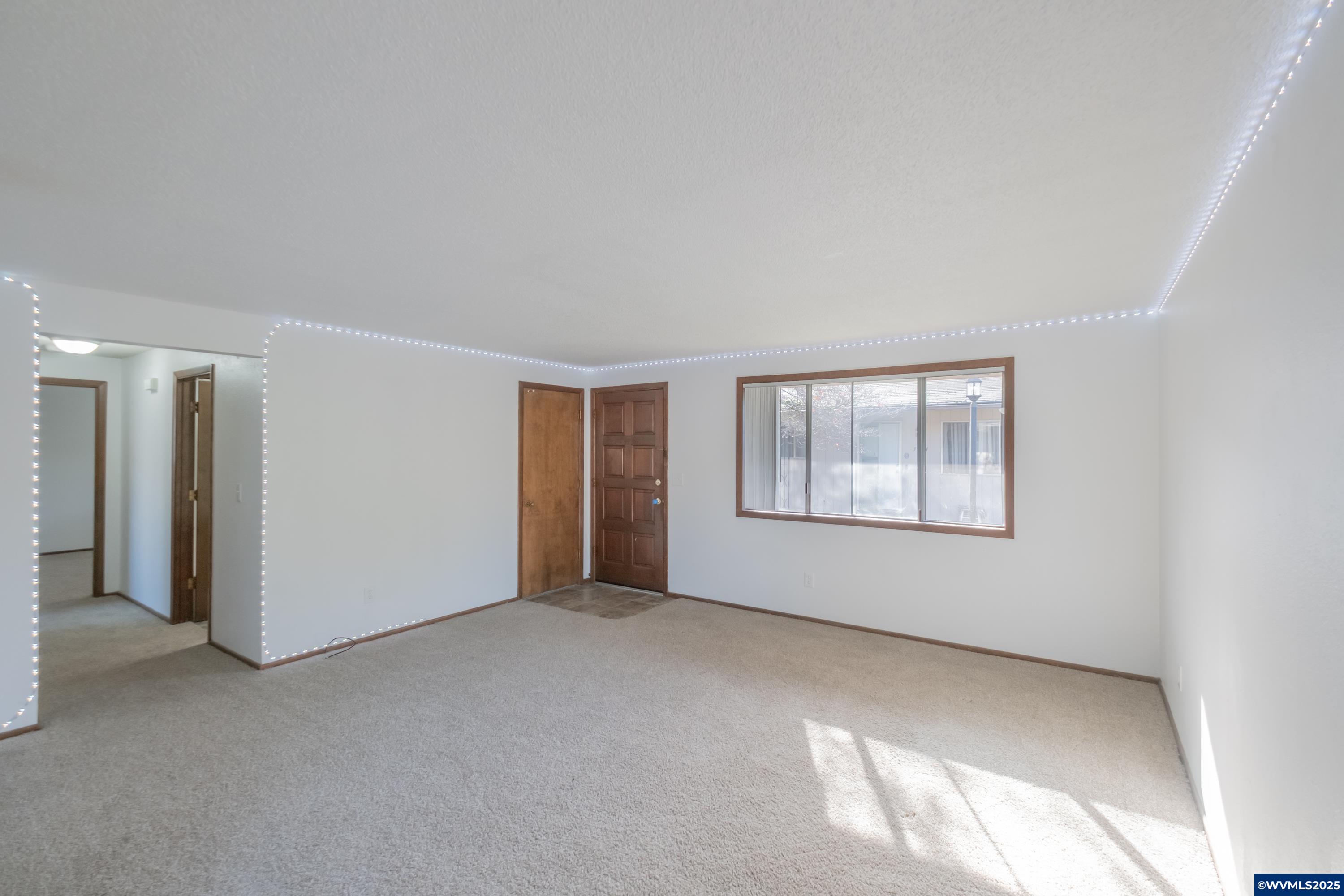 Salem, Oregon 97301, United States, 8 Bedrooms Bedrooms, ,4 BathroomsBathrooms,Residential,Active,242495