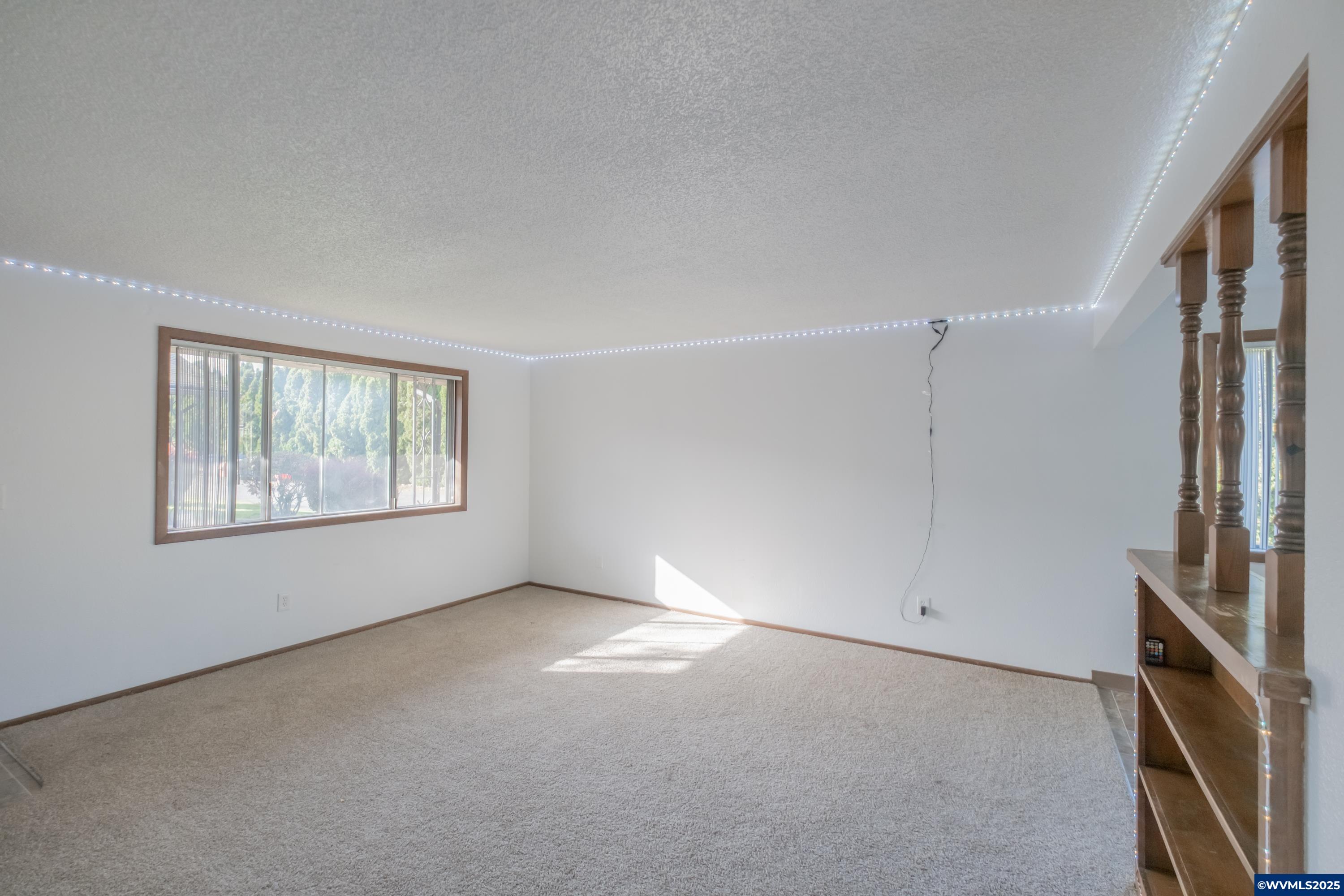 Salem, Oregon 97301, United States, 8 Bedrooms Bedrooms, ,4 BathroomsBathrooms,Residential,Active,242495