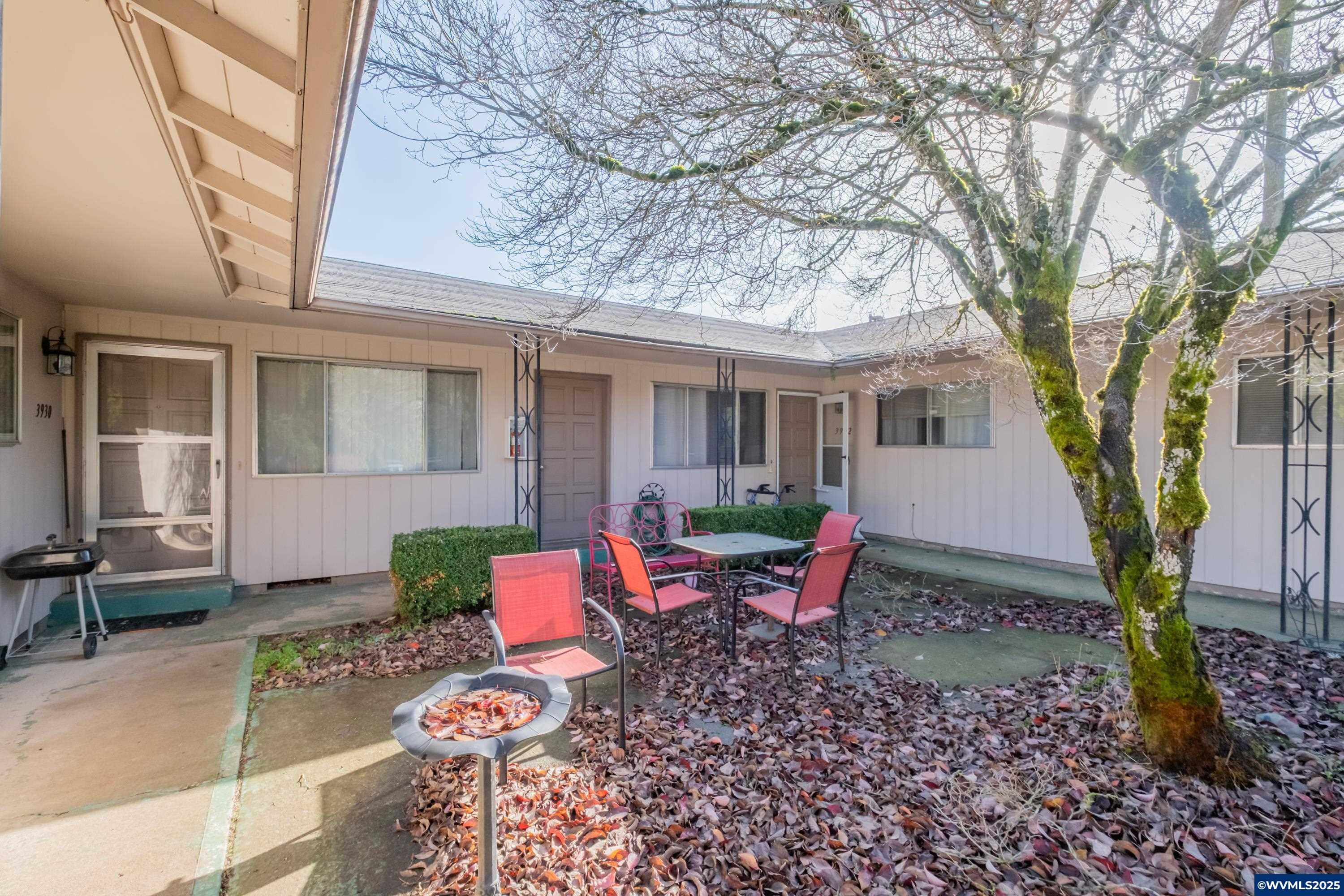 Salem, Oregon 97301, United States, 8 Bedrooms Bedrooms, ,4 BathroomsBathrooms,Residential,Active,242495