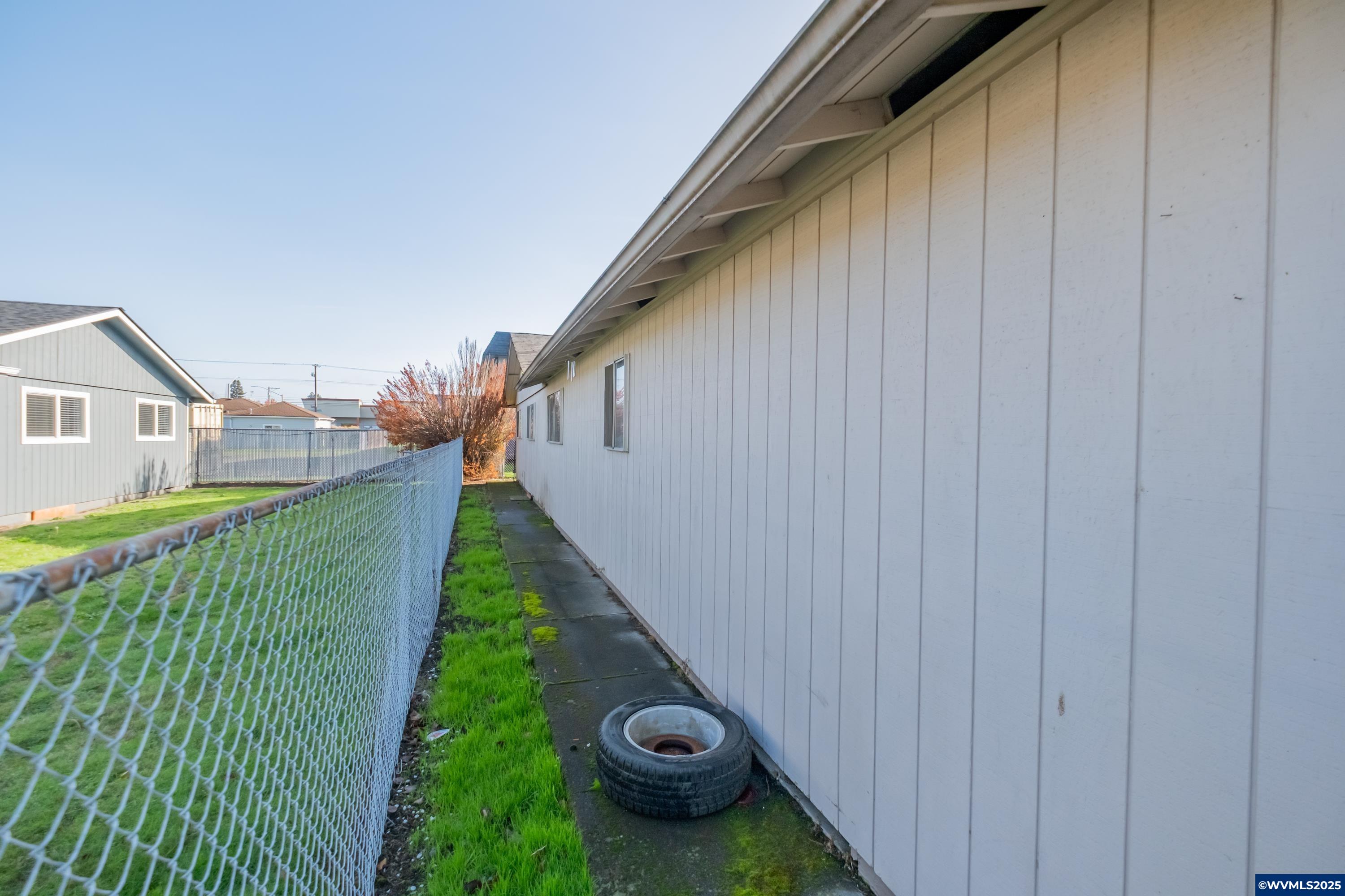 Salem, Oregon 97301, United States, 8 Bedrooms Bedrooms, ,4 BathroomsBathrooms,Residential,Active,242495