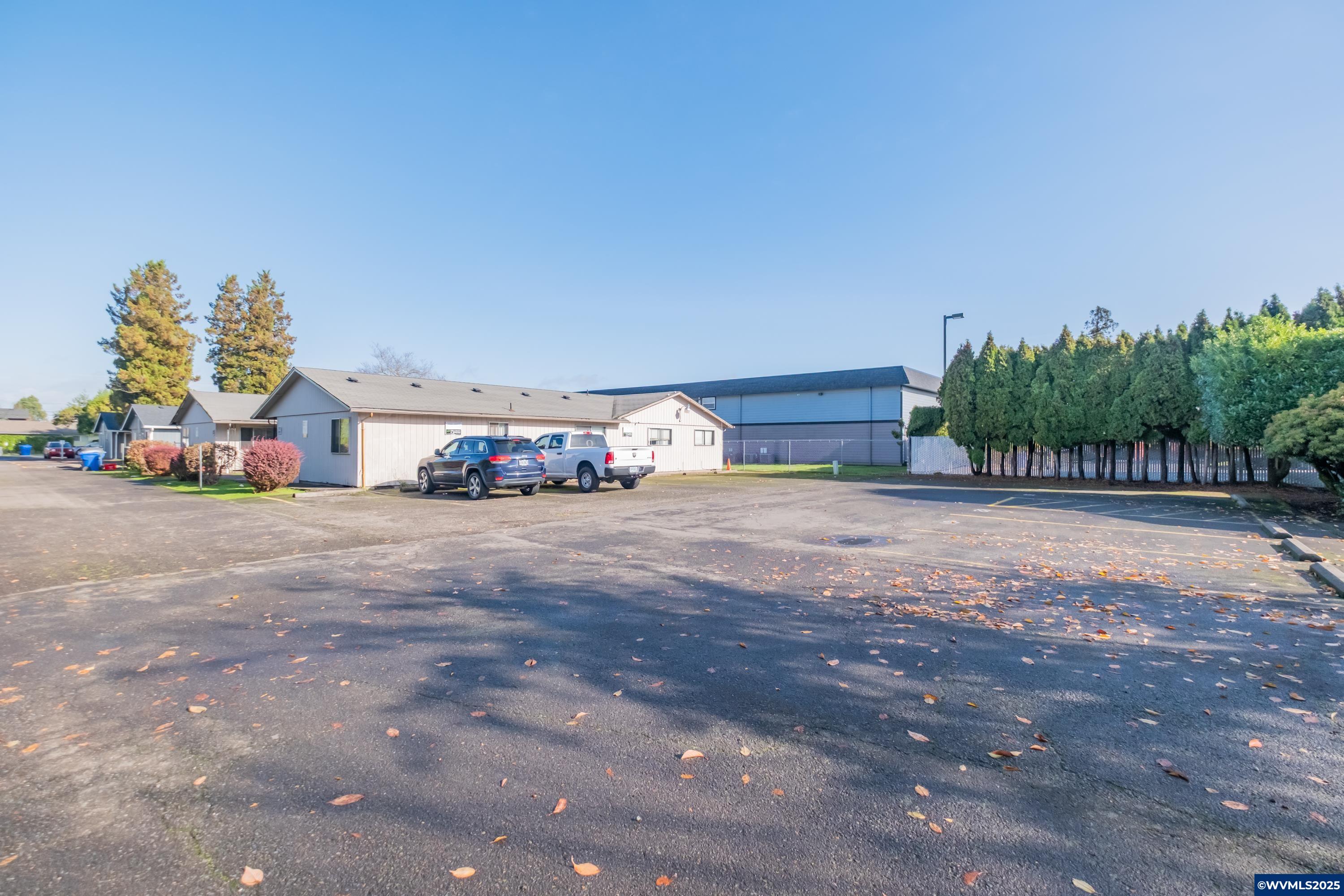 Salem, Oregon 97301, United States, 8 Bedrooms Bedrooms, ,4 BathroomsBathrooms,Residential,Active,242495