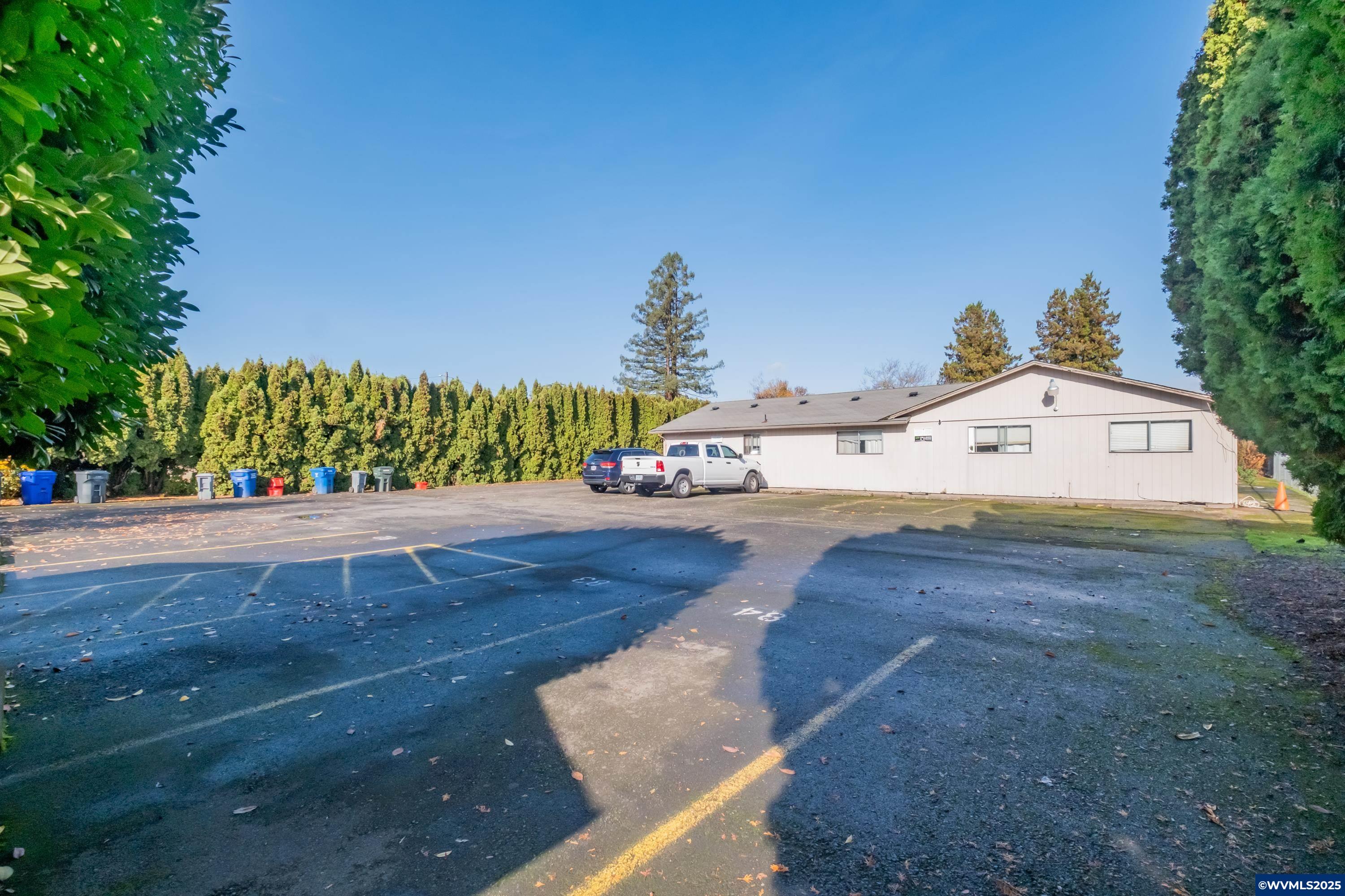 Salem, Oregon 97301, United States, 8 Bedrooms Bedrooms, ,4 BathroomsBathrooms,Residential,Active,242495