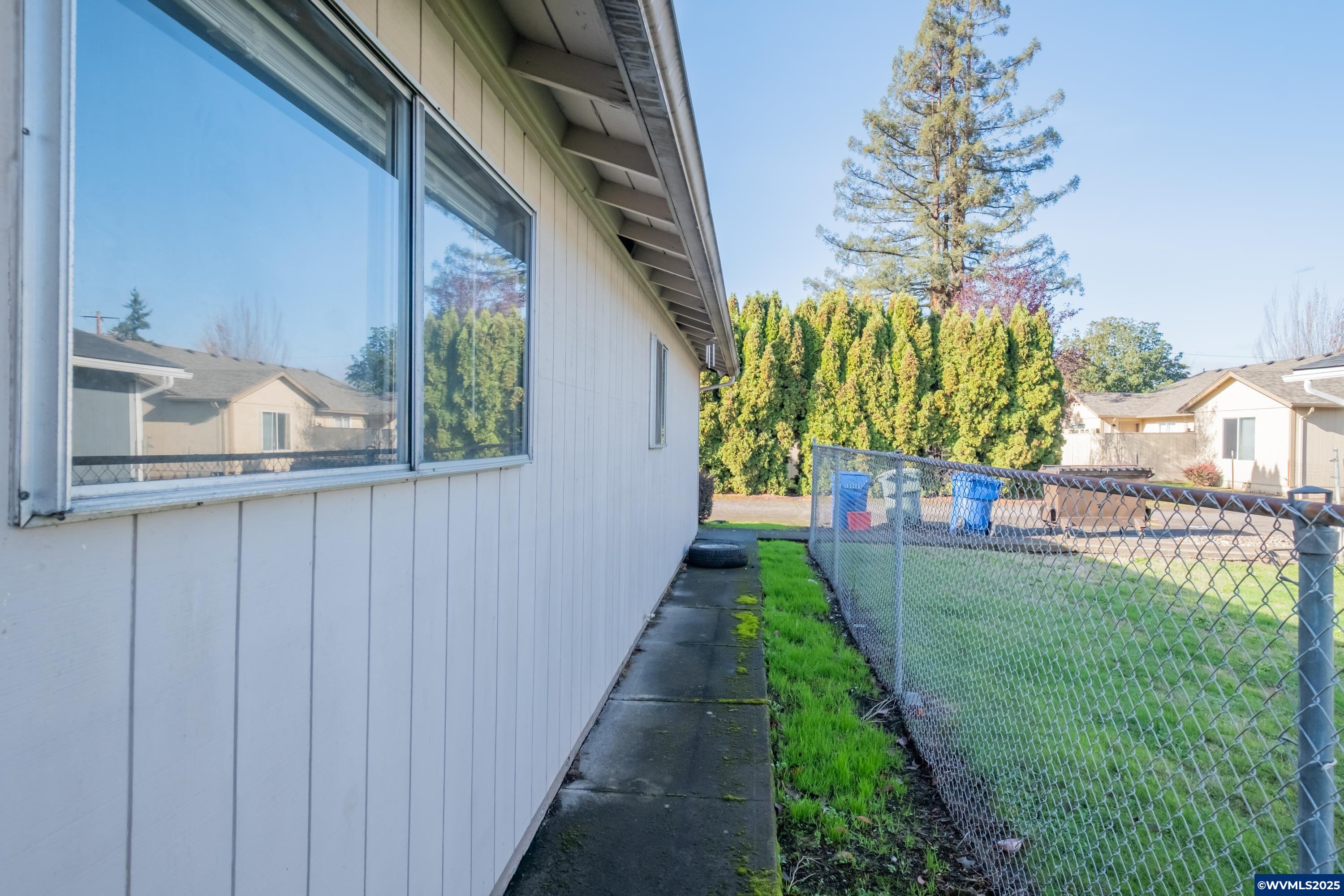 Salem, Oregon 97301, United States, 8 Bedrooms Bedrooms, ,4 BathroomsBathrooms,Residential,Active,242495