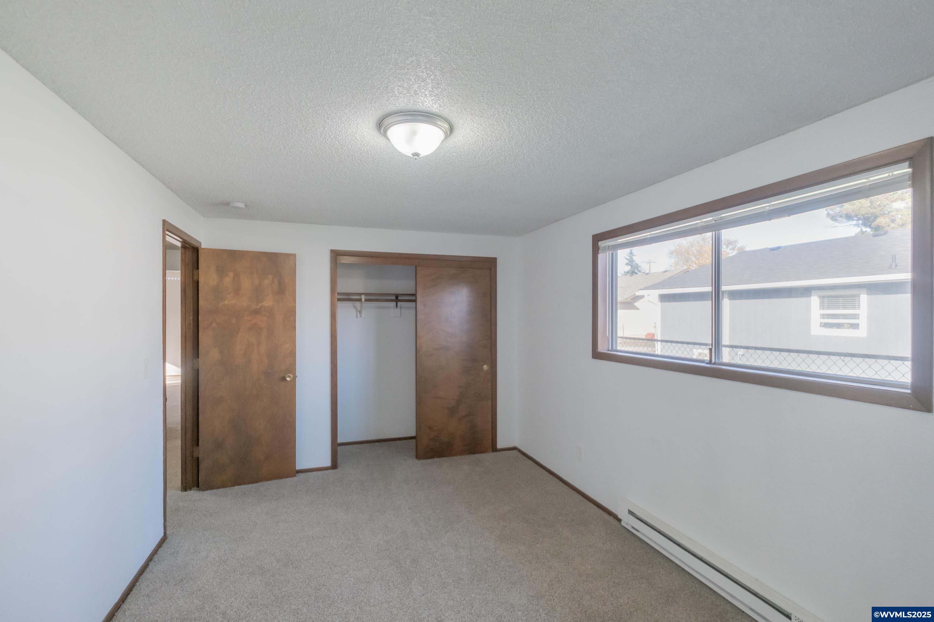 Salem, Oregon 97301, United States, 8 Bedrooms Bedrooms, ,4 BathroomsBathrooms,Residential,Active,242495