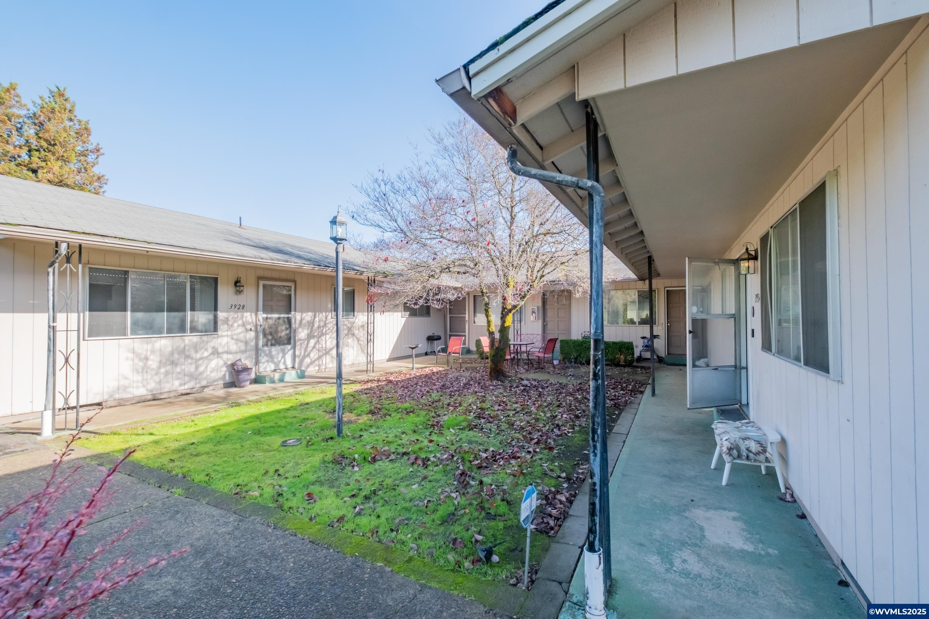 Salem, Oregon 97301, United States, 8 Bedrooms Bedrooms, ,4 BathroomsBathrooms,Residential,Active,242495