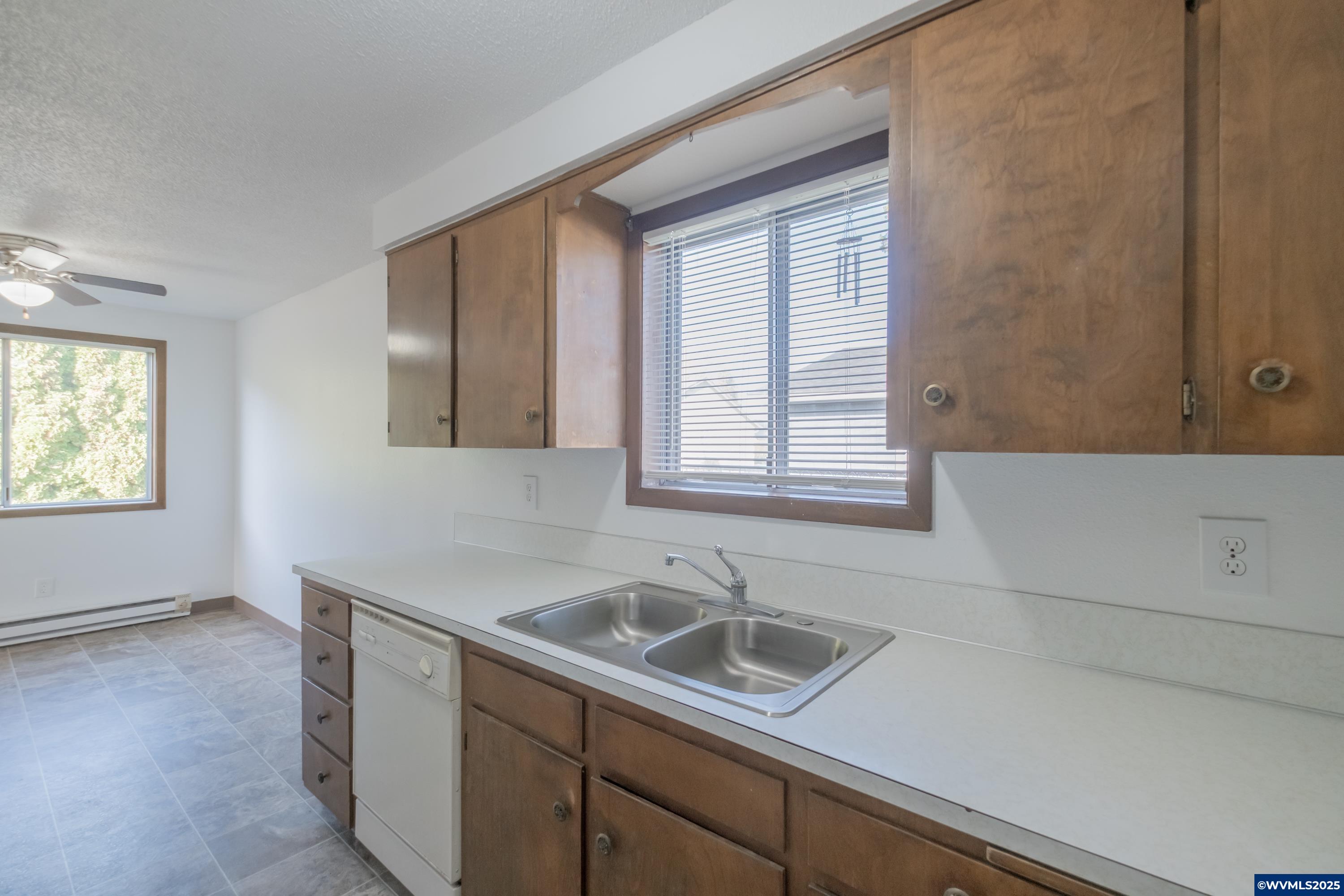 Salem, Oregon 97301, United States, 8 Bedrooms Bedrooms, ,4 BathroomsBathrooms,Residential,Active,242495