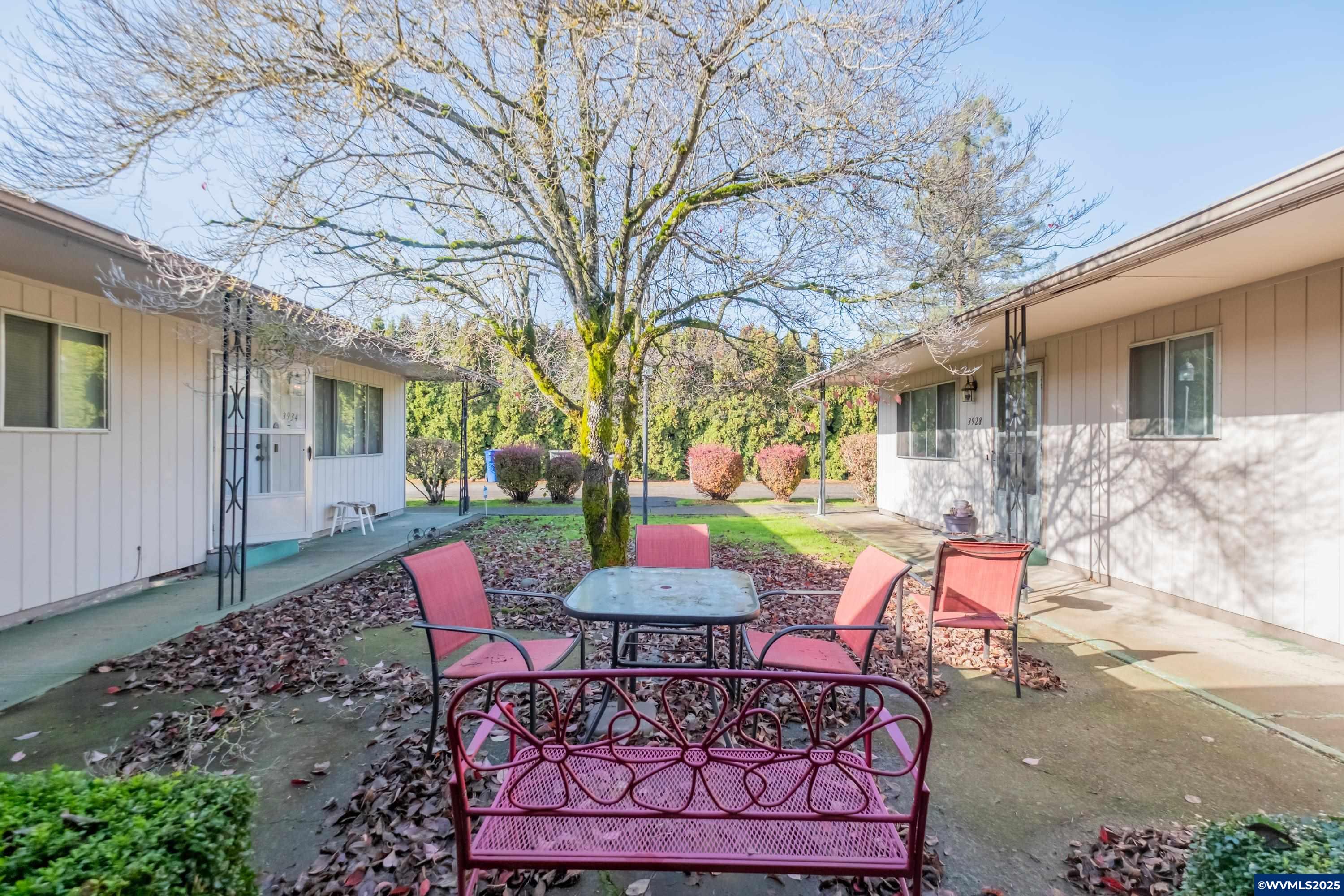 Salem, Oregon 97301, United States, 8 Bedrooms Bedrooms, ,4 BathroomsBathrooms,Residential,Active,242495