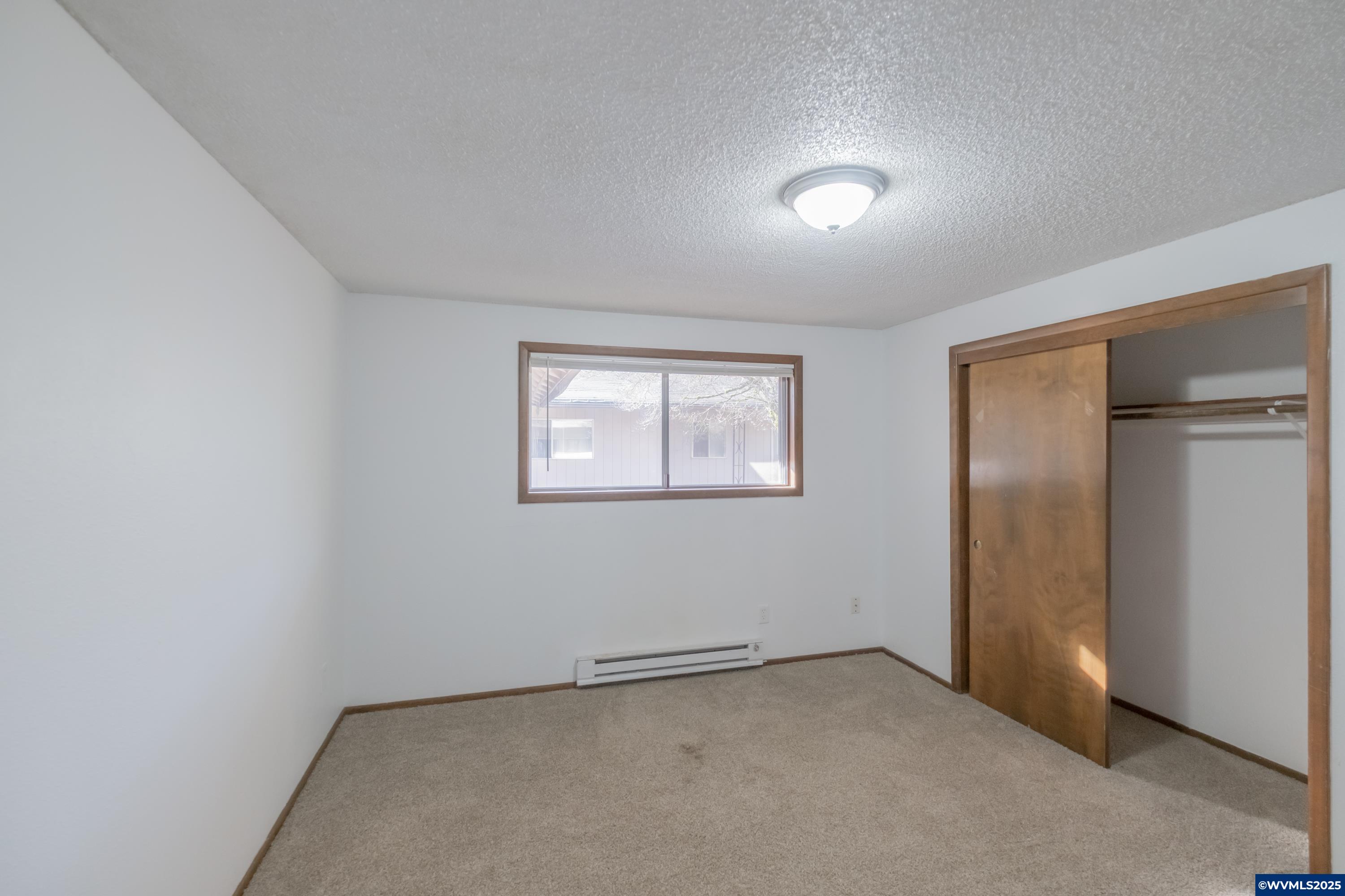 Salem, Oregon 97301, United States, 8 Bedrooms Bedrooms, ,4 BathroomsBathrooms,Residential,Active,242495