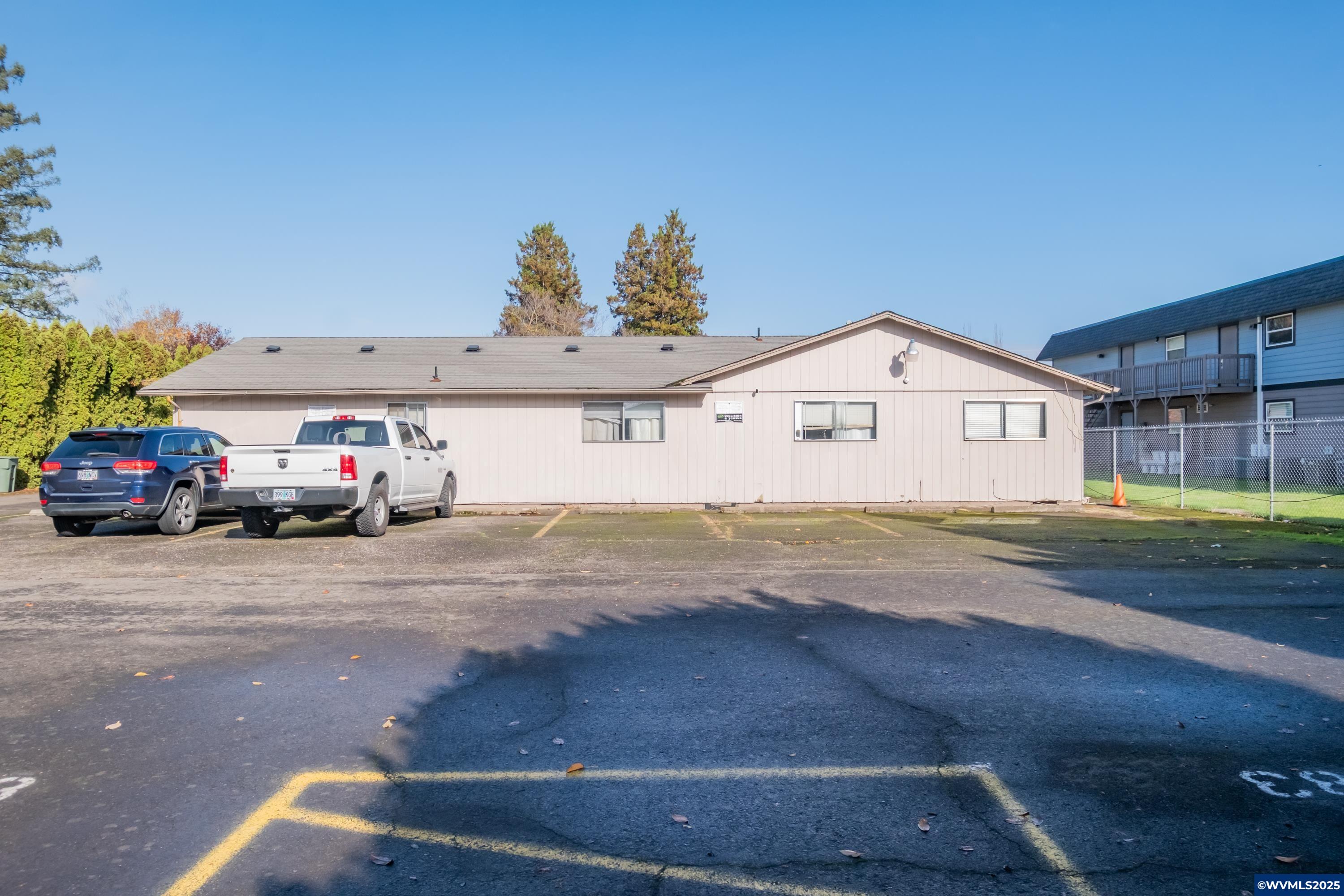 Salem, Oregon 97301, United States, 8 Bedrooms Bedrooms, ,4 BathroomsBathrooms,Residential,Active,242495