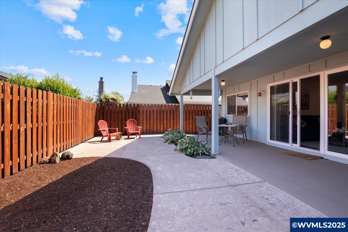 1975 Banyan Ct NW