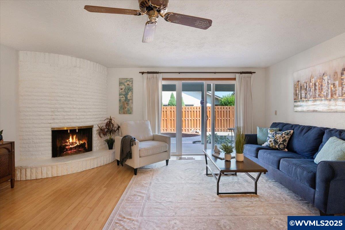 1975 Banyan Ct NW