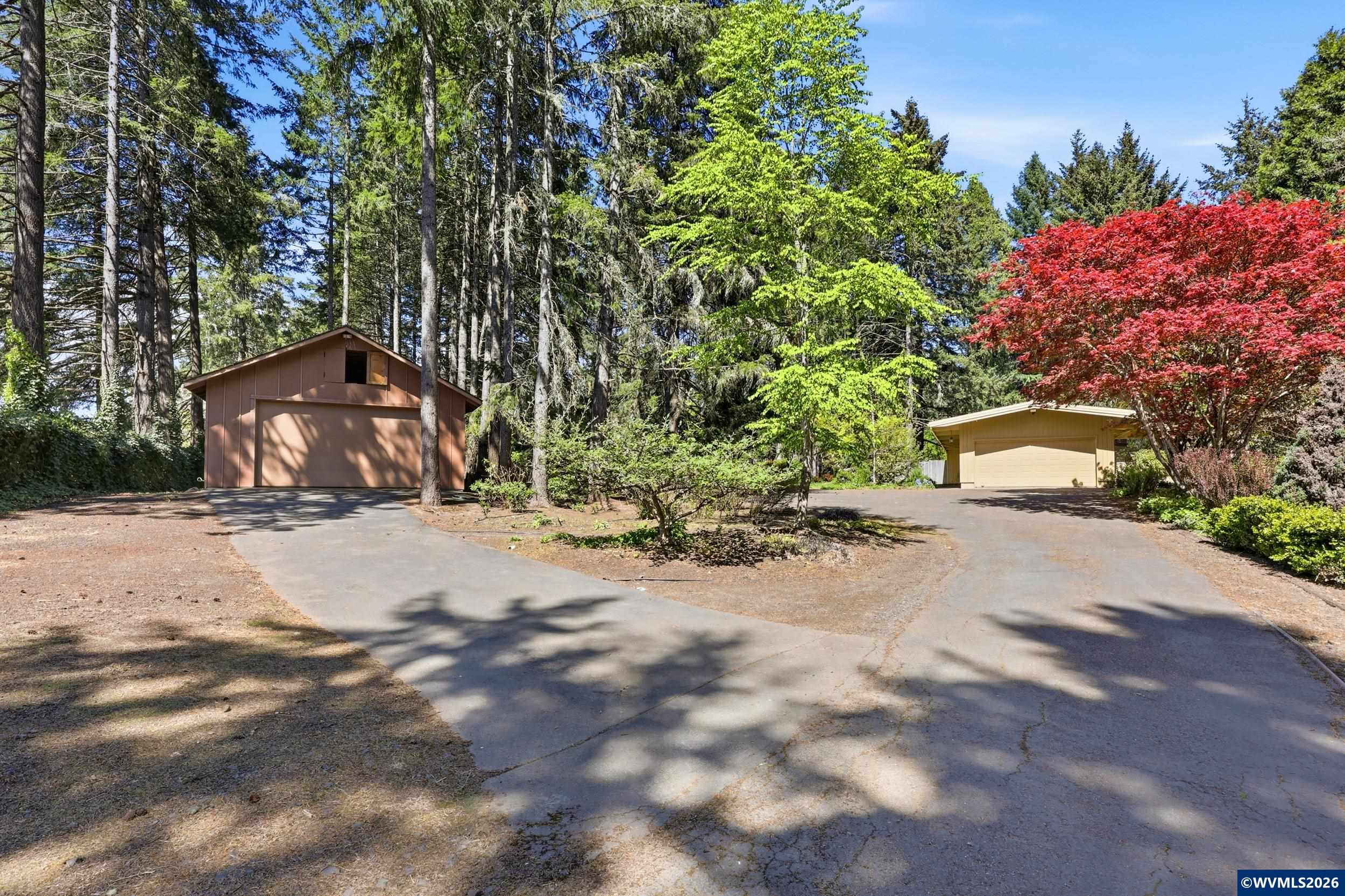 969 NW Camellia Dr