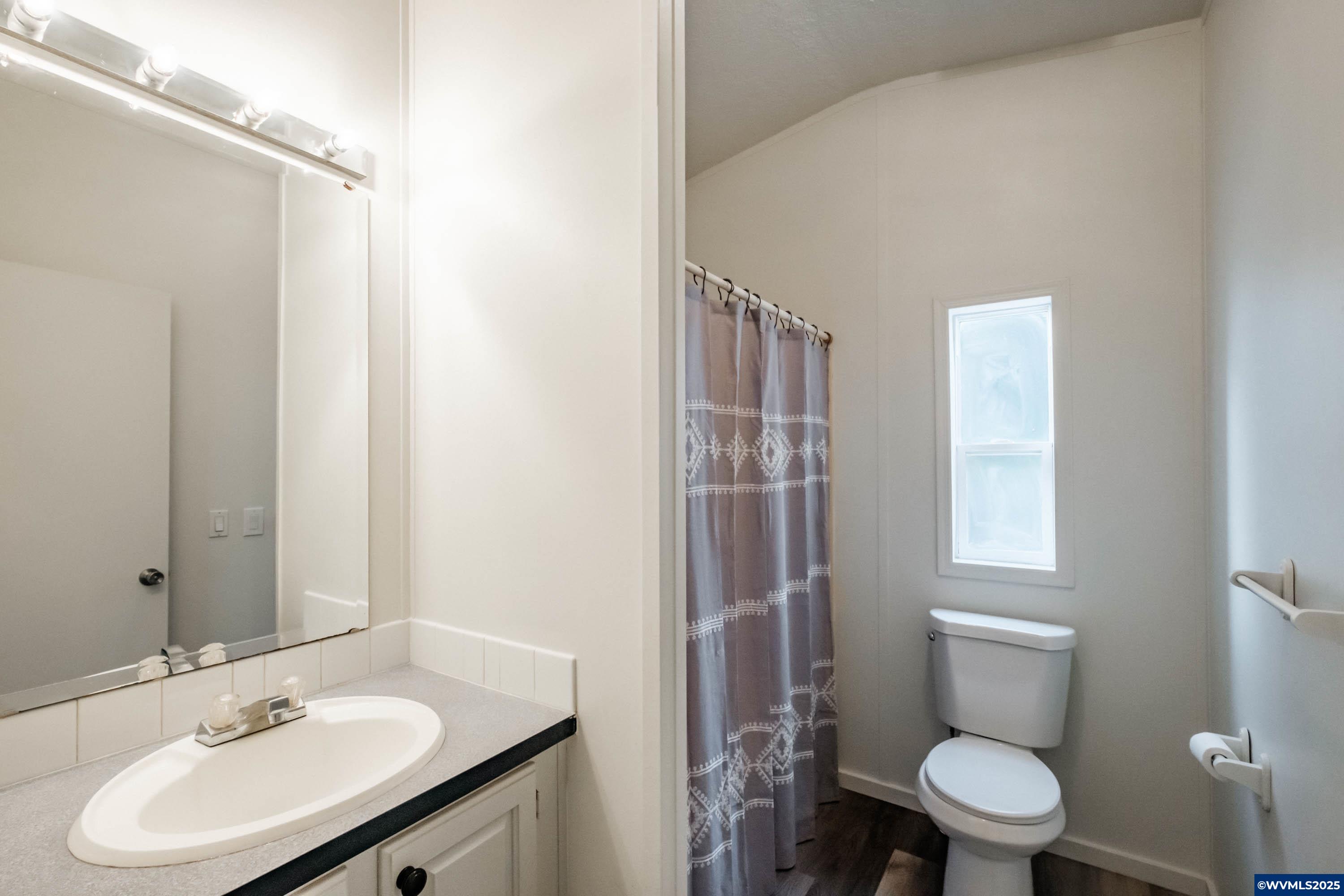 Woodburn, Oregon 97071, United States, 3 Bedrooms Bedrooms, ,2 BathroomsBathrooms,Residential,Active,164496