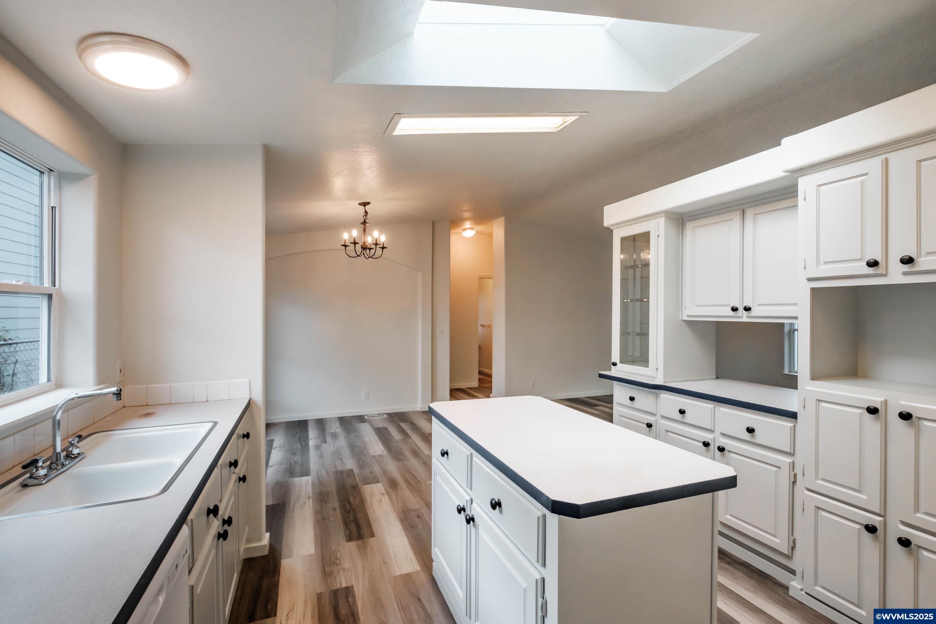 Woodburn, Oregon 97071, United States, 3 Bedrooms Bedrooms, ,2 BathroomsBathrooms,Residential,Active,164496