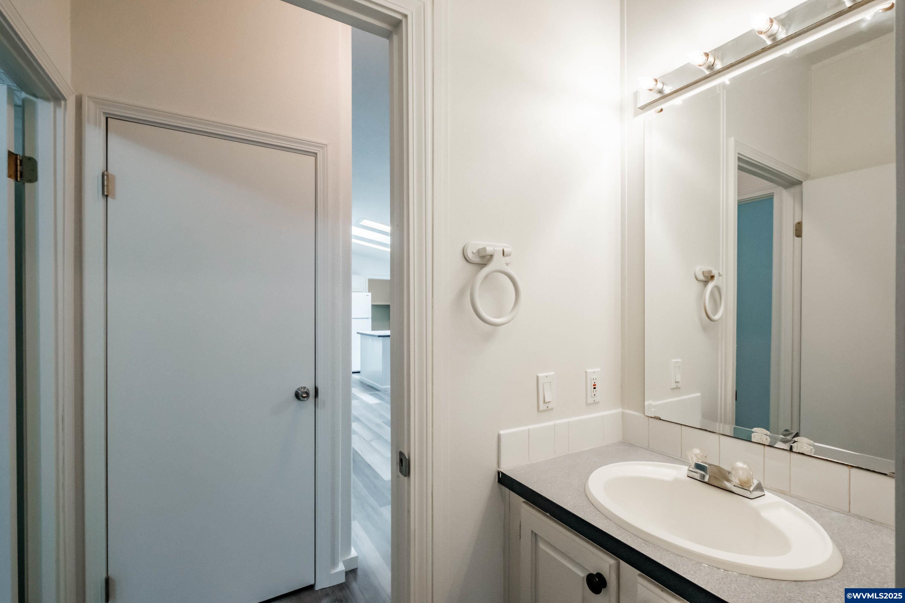 Woodburn, Oregon 97071, United States, 3 Bedrooms Bedrooms, ,2 BathroomsBathrooms,Residential,Active,164496