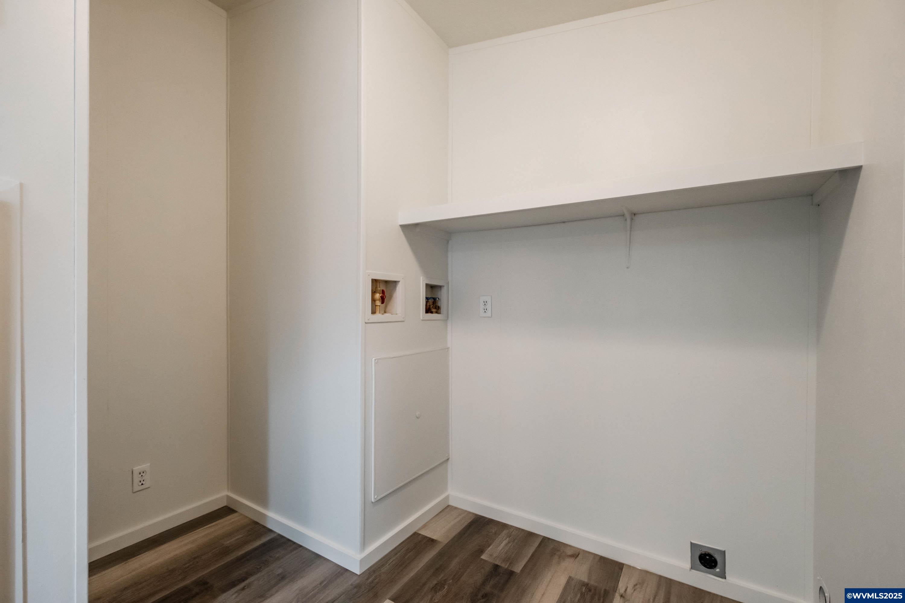 Woodburn, Oregon 97071, United States, 3 Bedrooms Bedrooms, ,2 BathroomsBathrooms,Residential,Active,164496