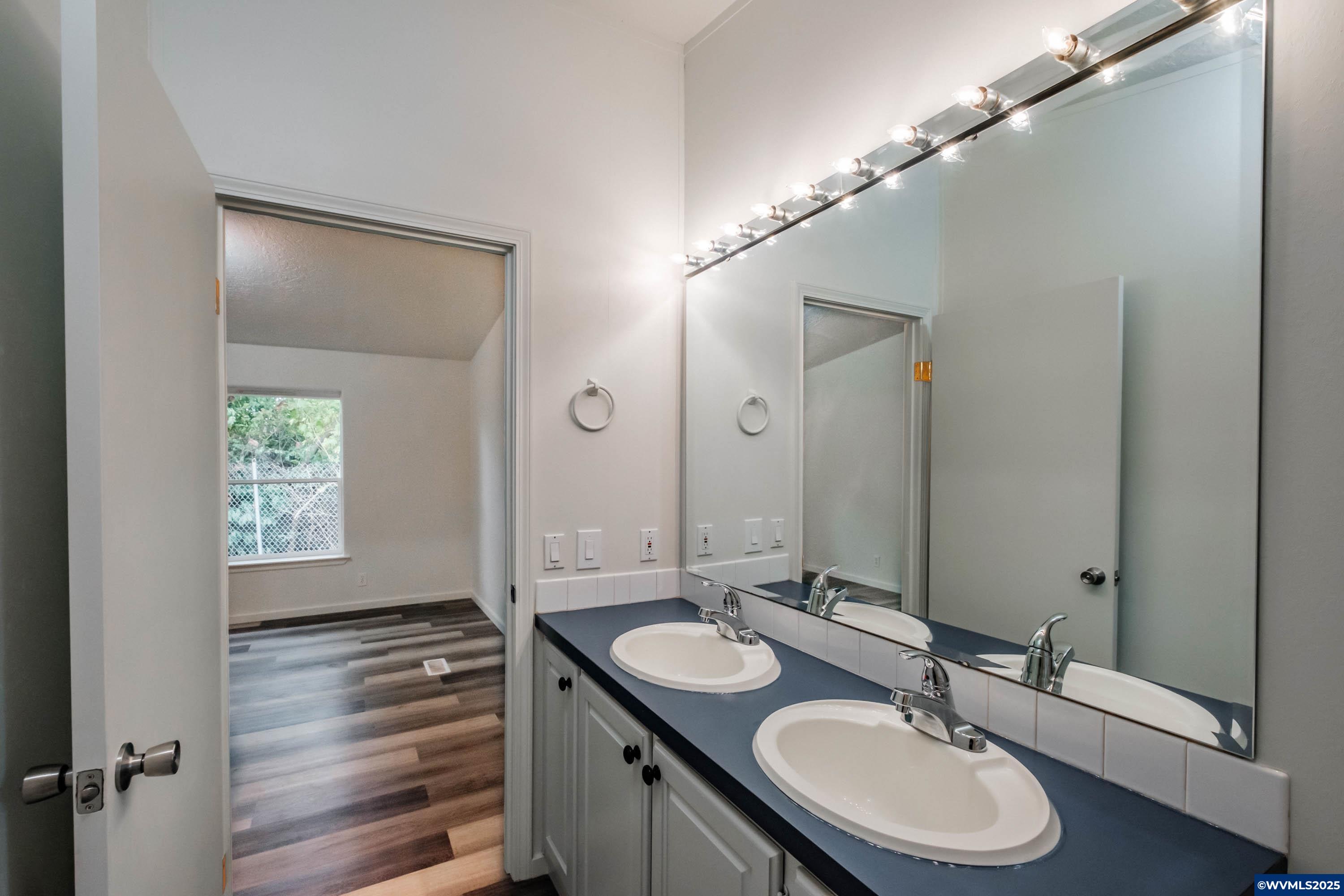 Woodburn, Oregon 97071, United States, 3 Bedrooms Bedrooms, ,2 BathroomsBathrooms,Residential,Active,164496