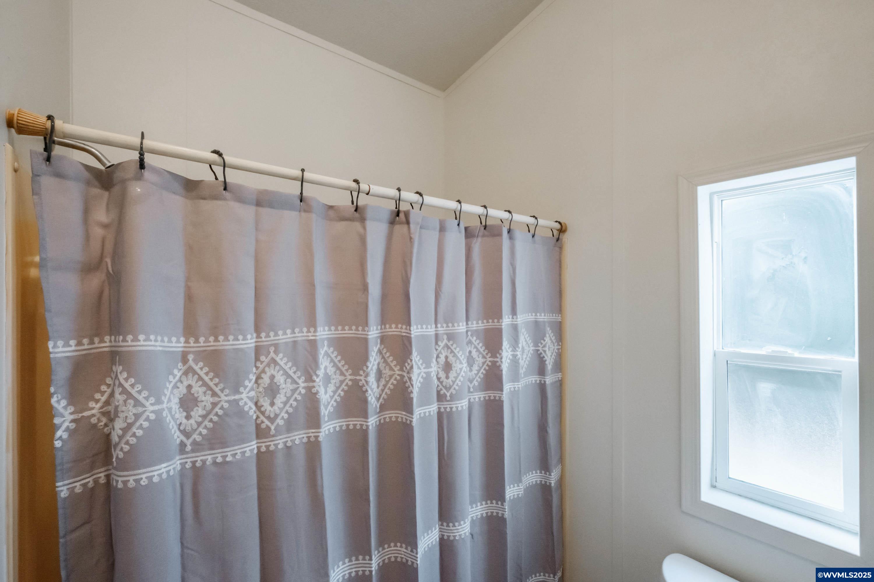 Woodburn, Oregon 97071, United States, 3 Bedrooms Bedrooms, ,2 BathroomsBathrooms,Residential,Active,164496