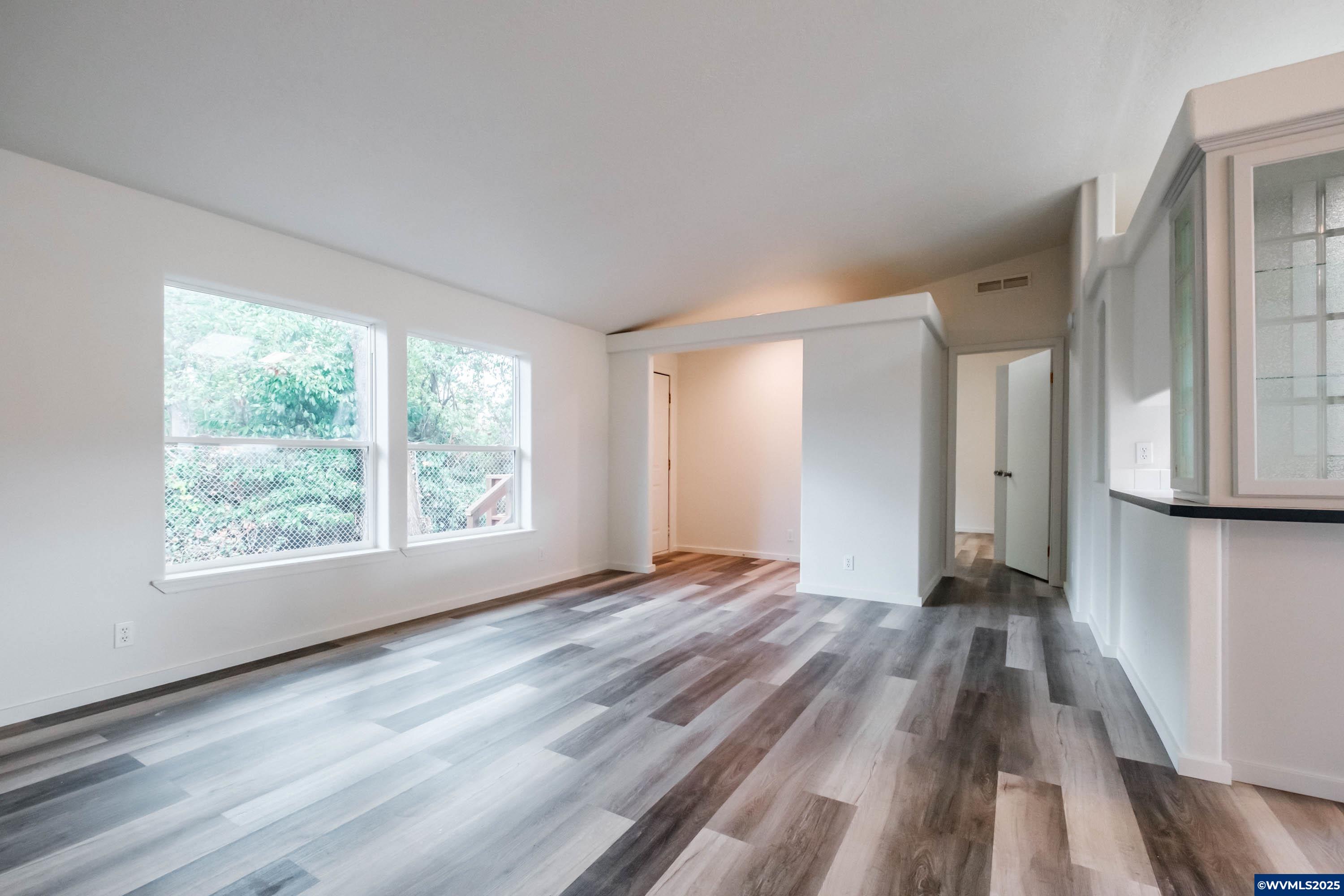 Woodburn, Oregon 97071, United States, 3 Bedrooms Bedrooms, ,2 BathroomsBathrooms,Residential,Active,164496