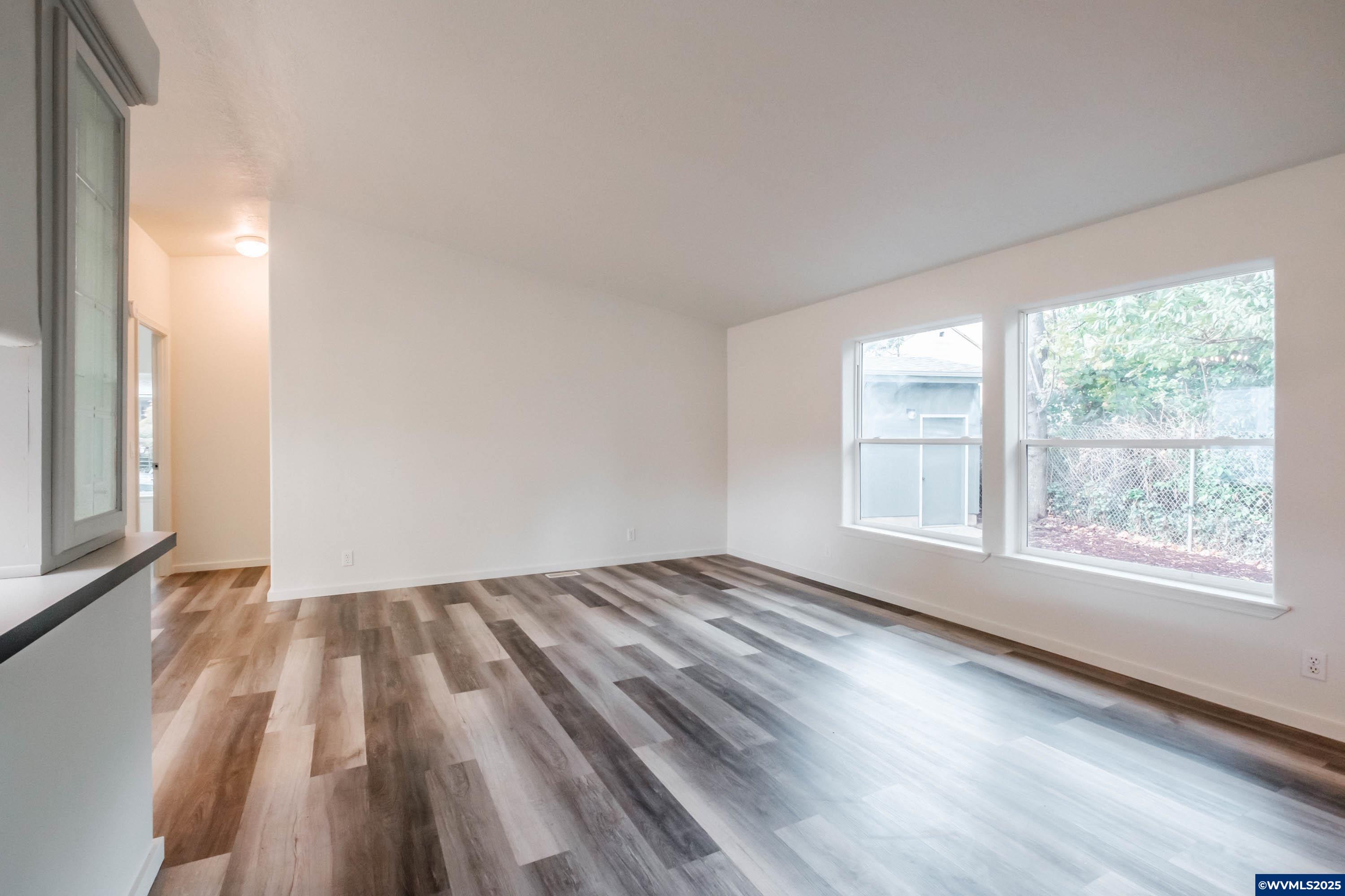 Woodburn, Oregon 97071, United States, 3 Bedrooms Bedrooms, ,2 BathroomsBathrooms,Residential,Active,164496