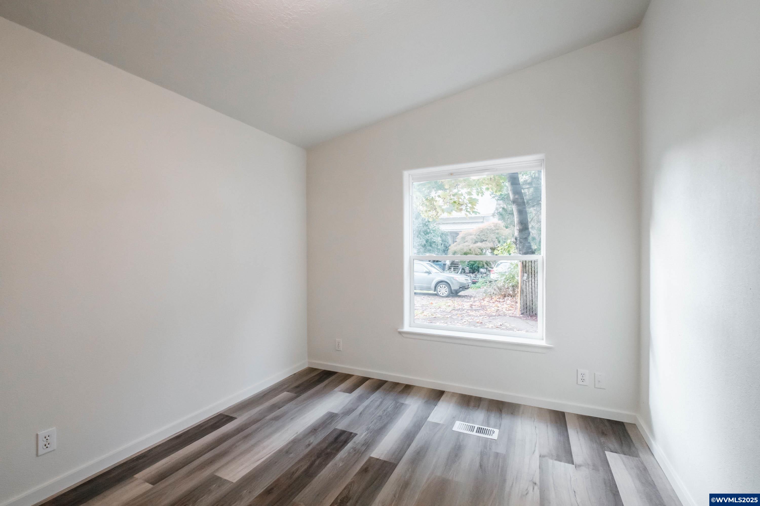 Woodburn, Oregon 97071, United States, 3 Bedrooms Bedrooms, ,2 BathroomsBathrooms,Residential,Active,164496