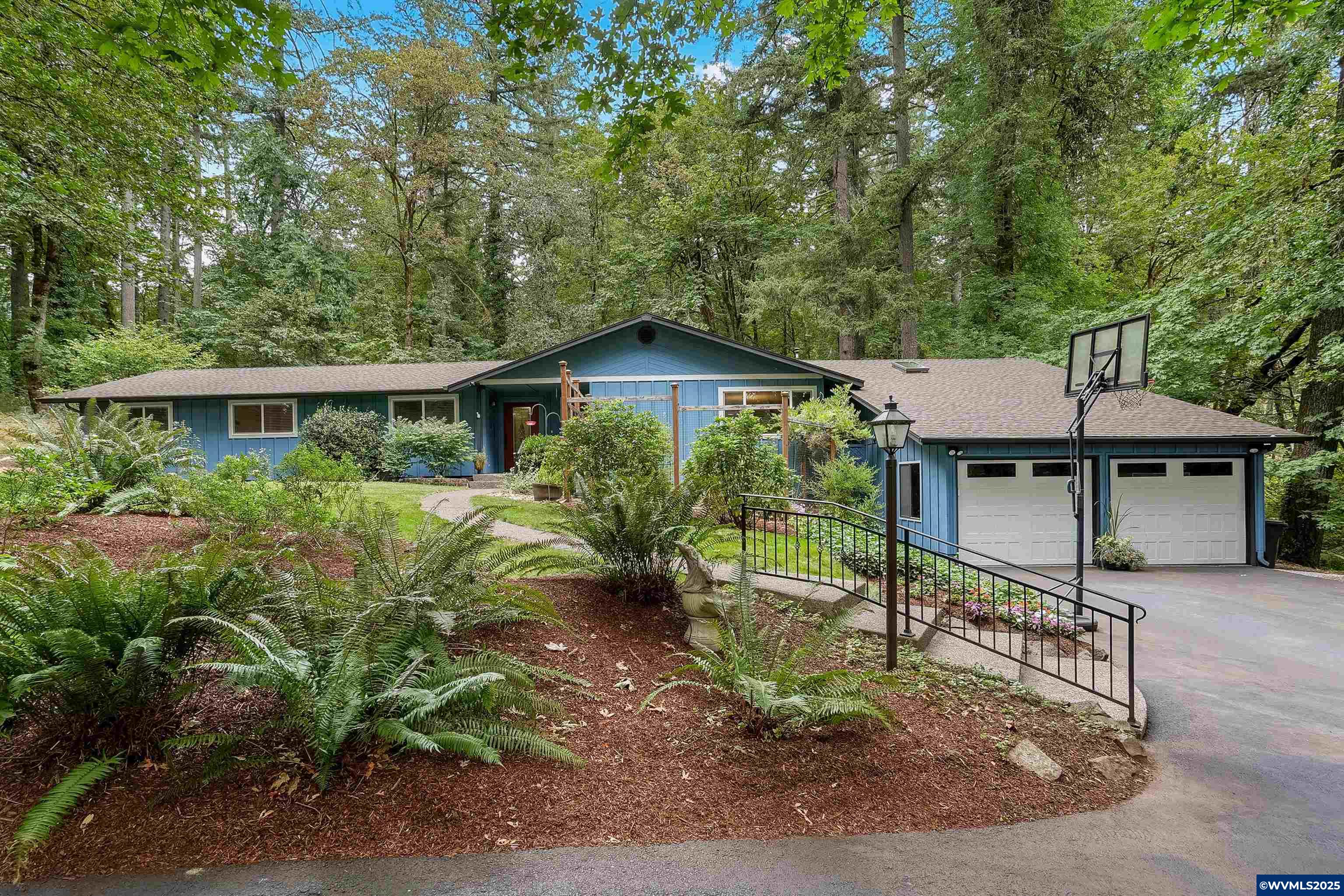 1185 NW Country Hills Dr