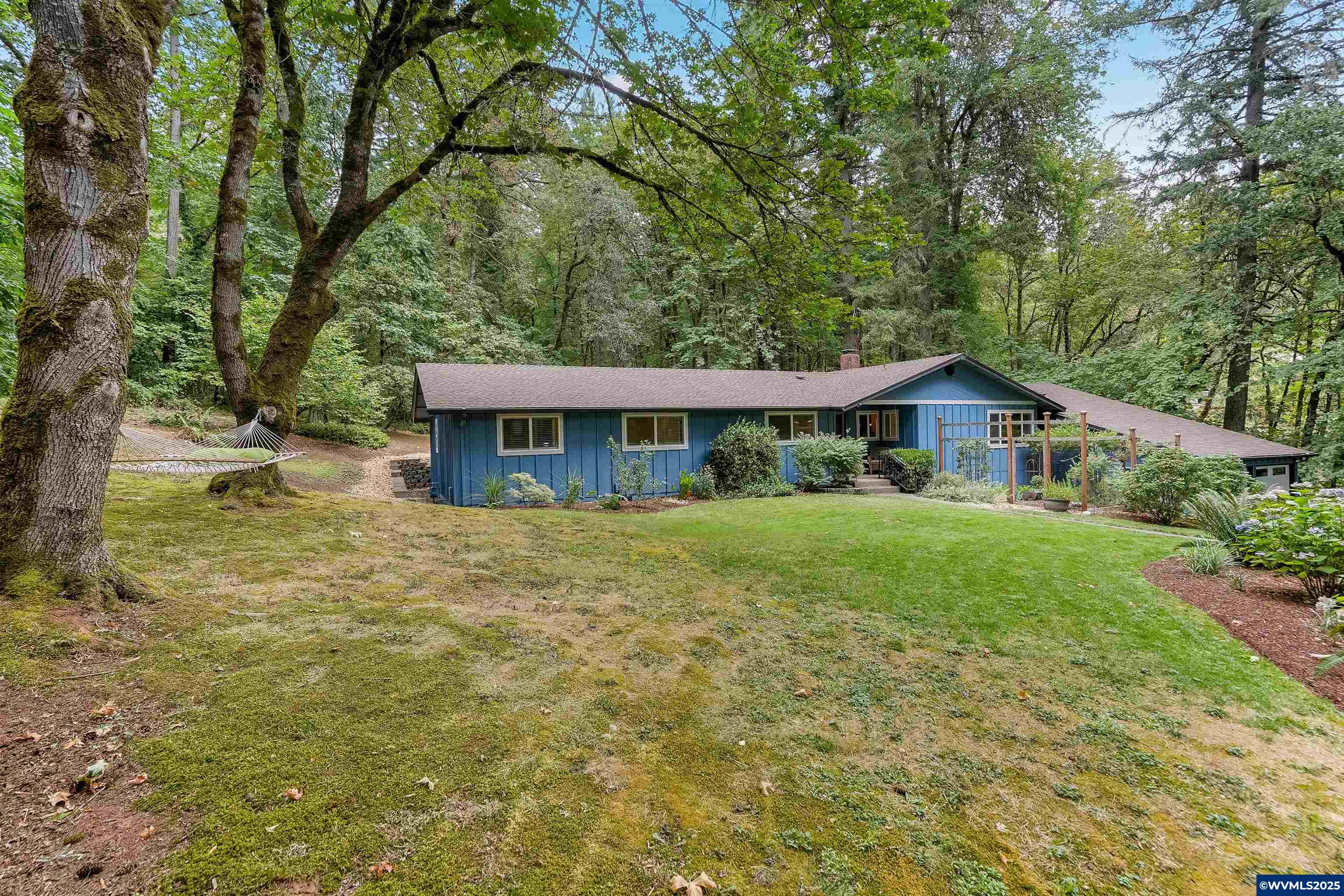 1185 NW Country Hills Dr