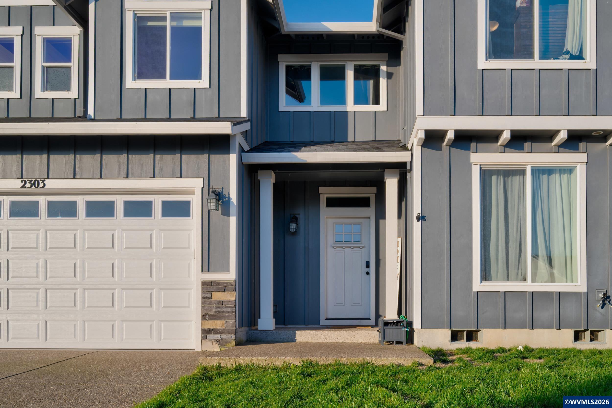 2303 NE Deciduous Av