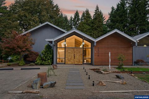 2590 Long St Sweet Home OR 97386