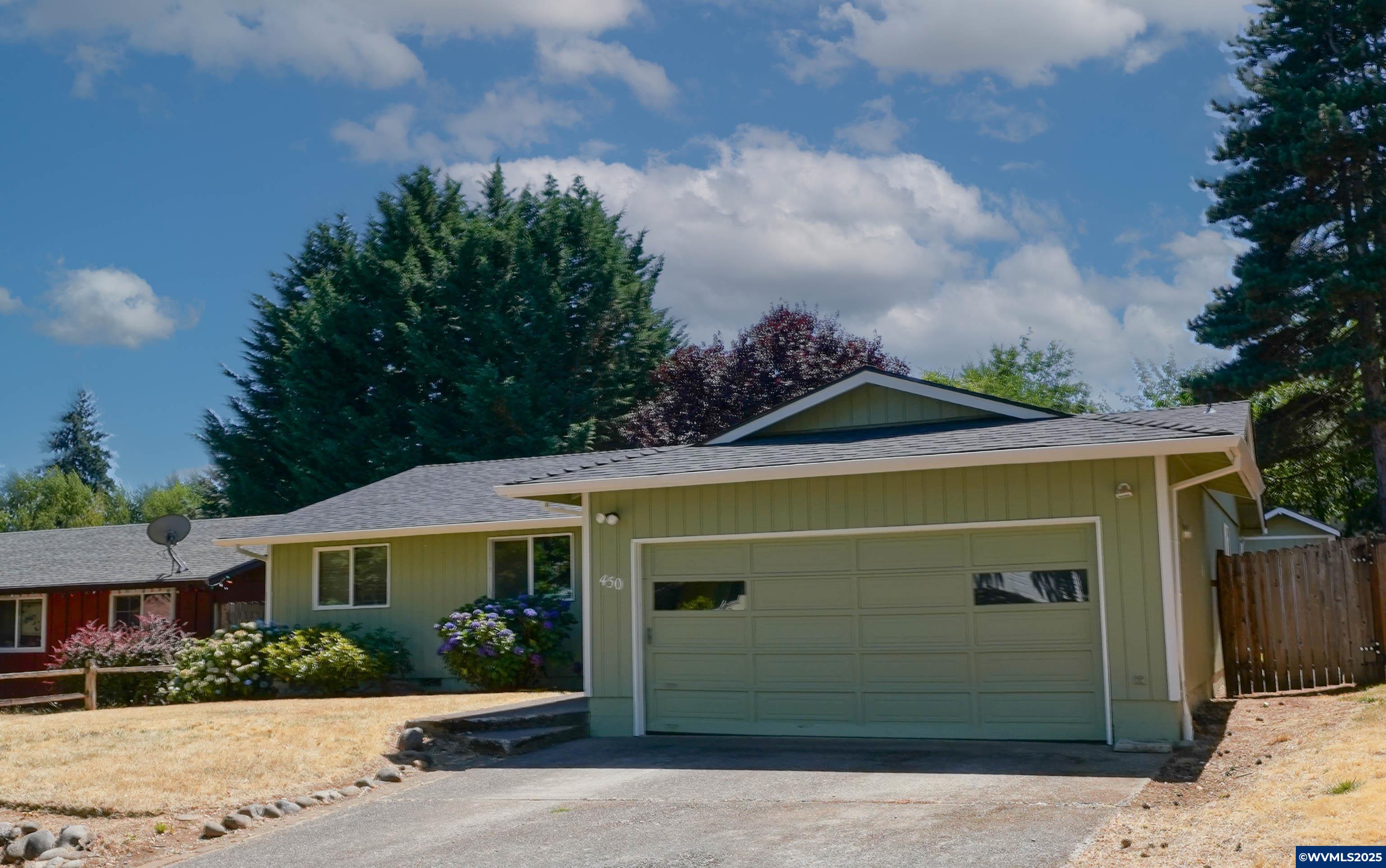 450 Flint Ridge St SE