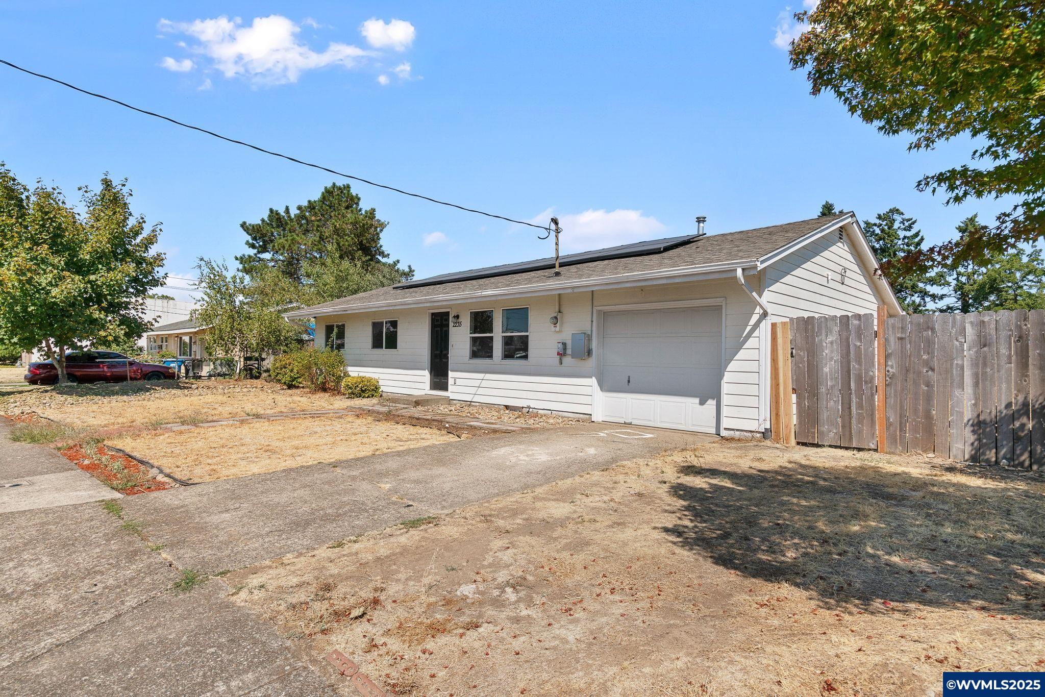 2235 Hoyt St SE
